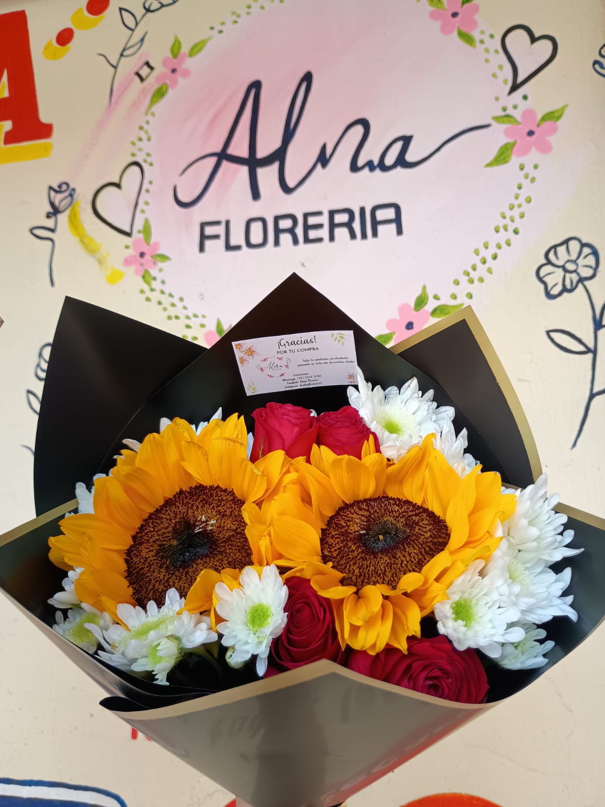 Ramo de girasoles y rosas