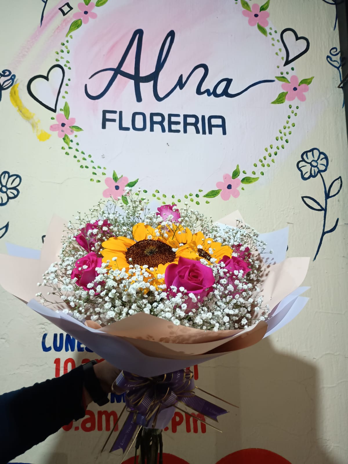 Ramo de flores con girasol y rosas
