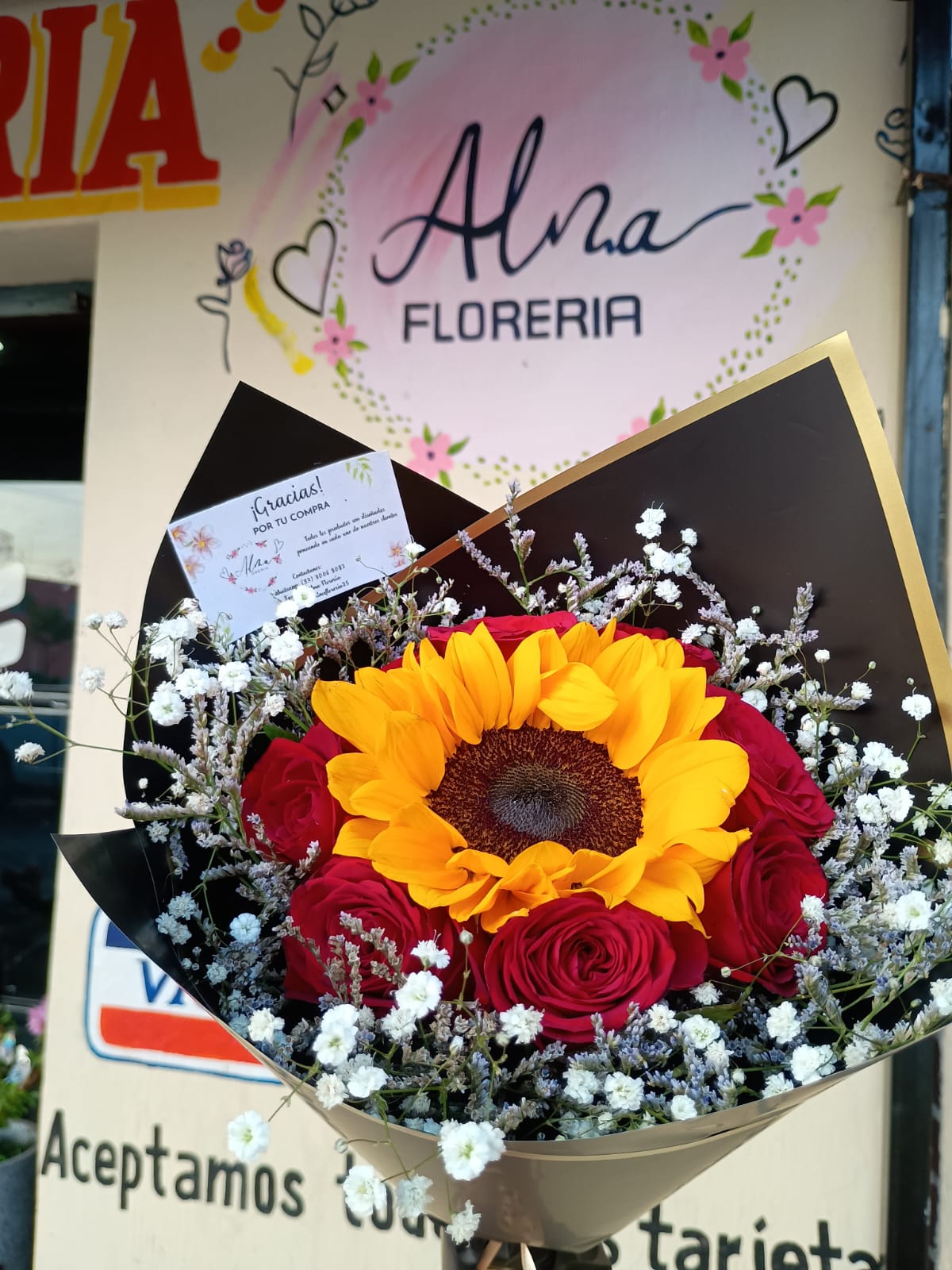 Ramo de girasol y rosas