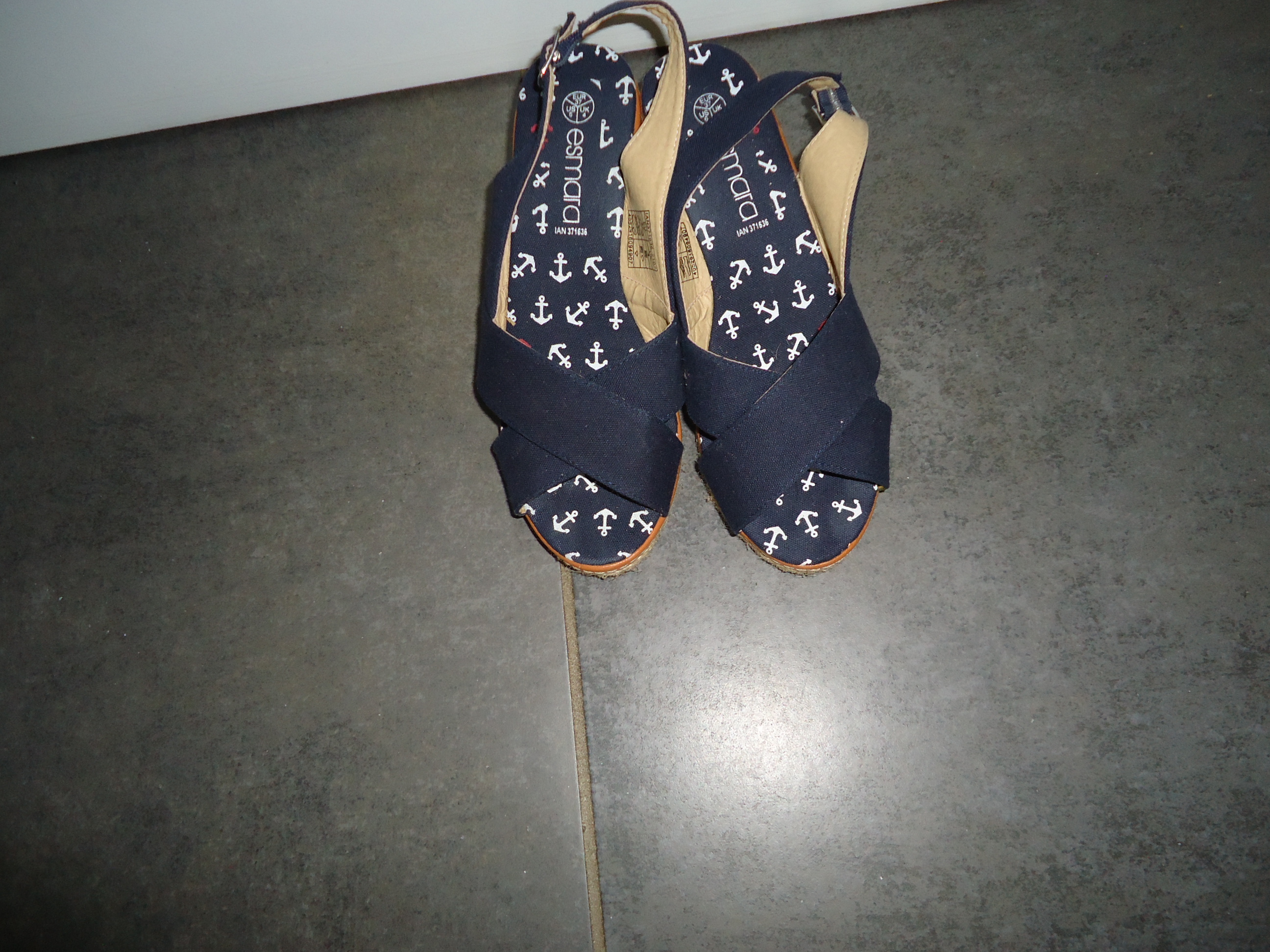 Sandales bleu marine à motif ancre