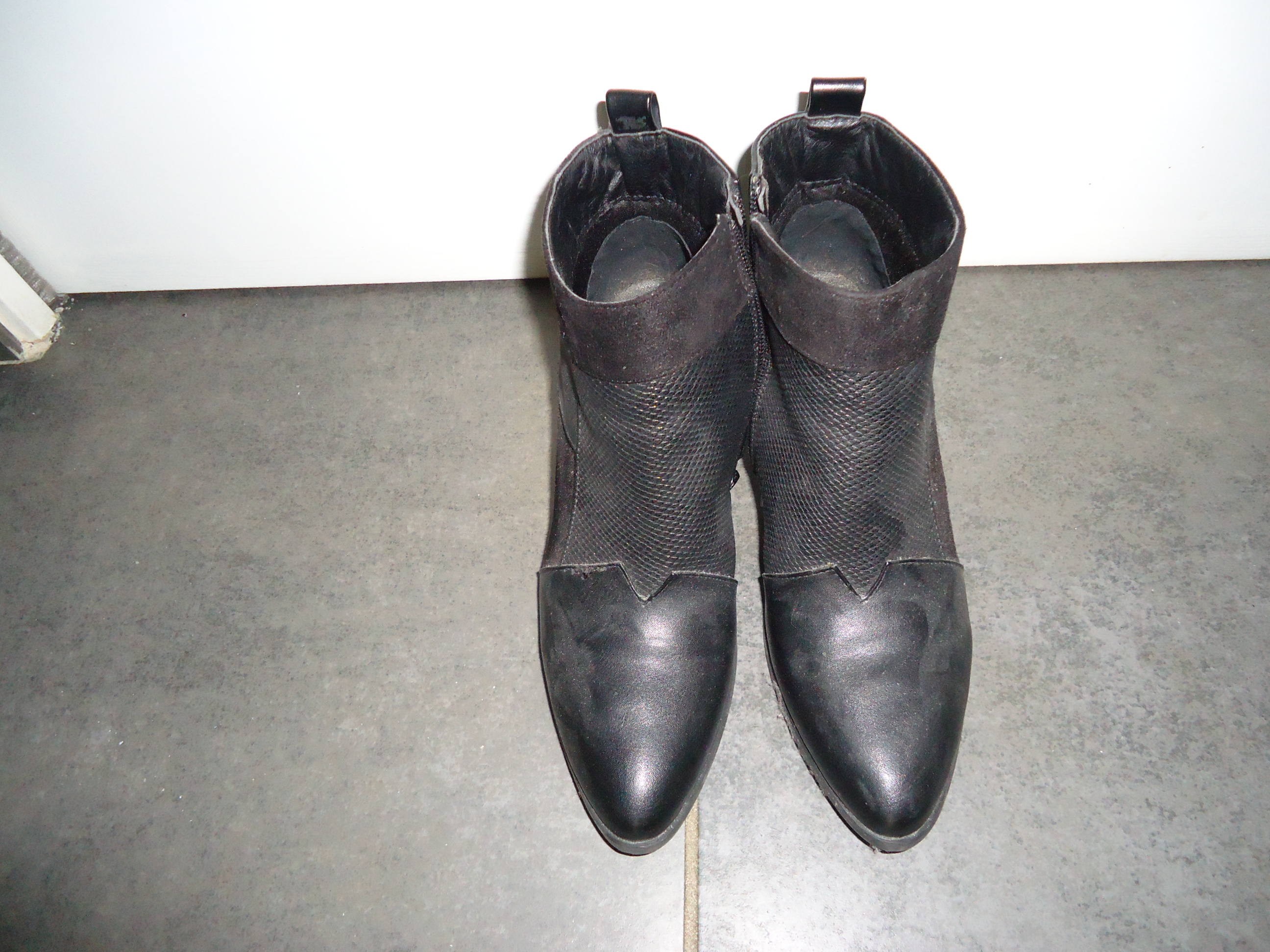 Bottines en cuir noir