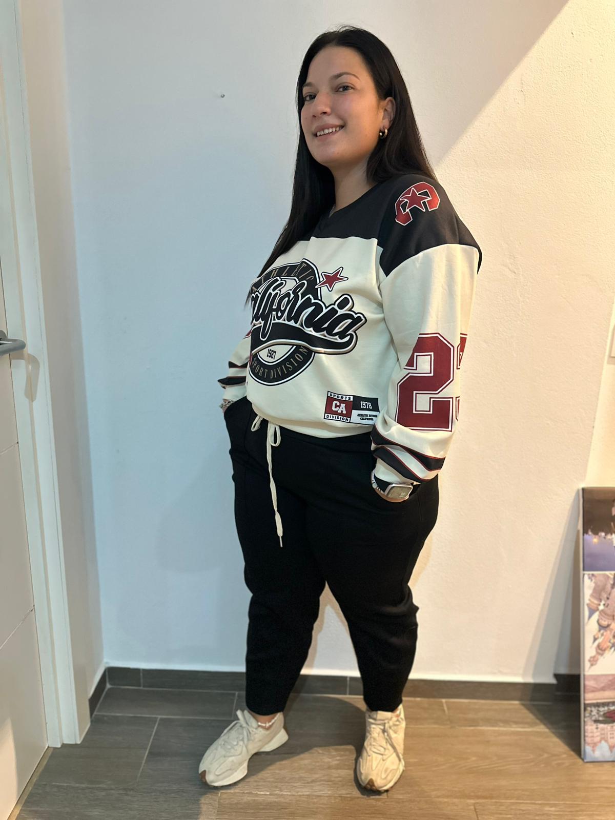 Chandal estilo varsity California Negro