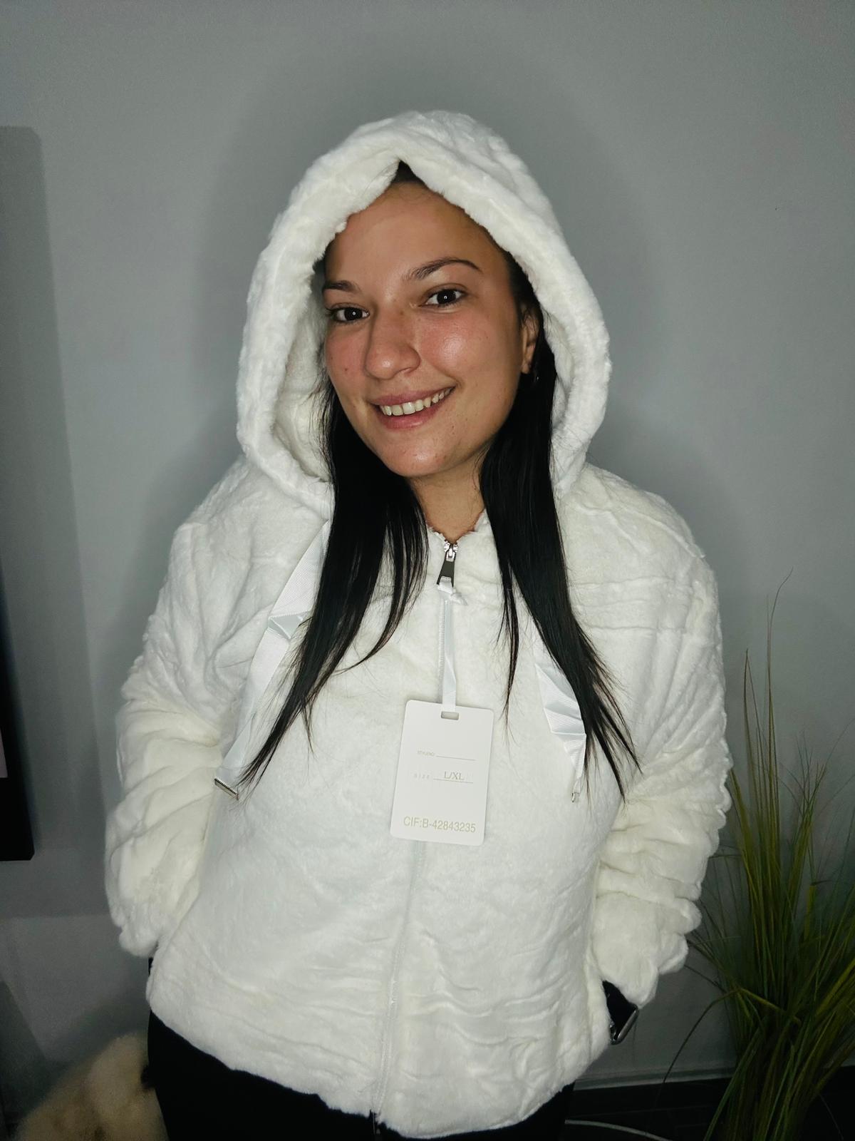 Sudadera pelos blanca con capucha