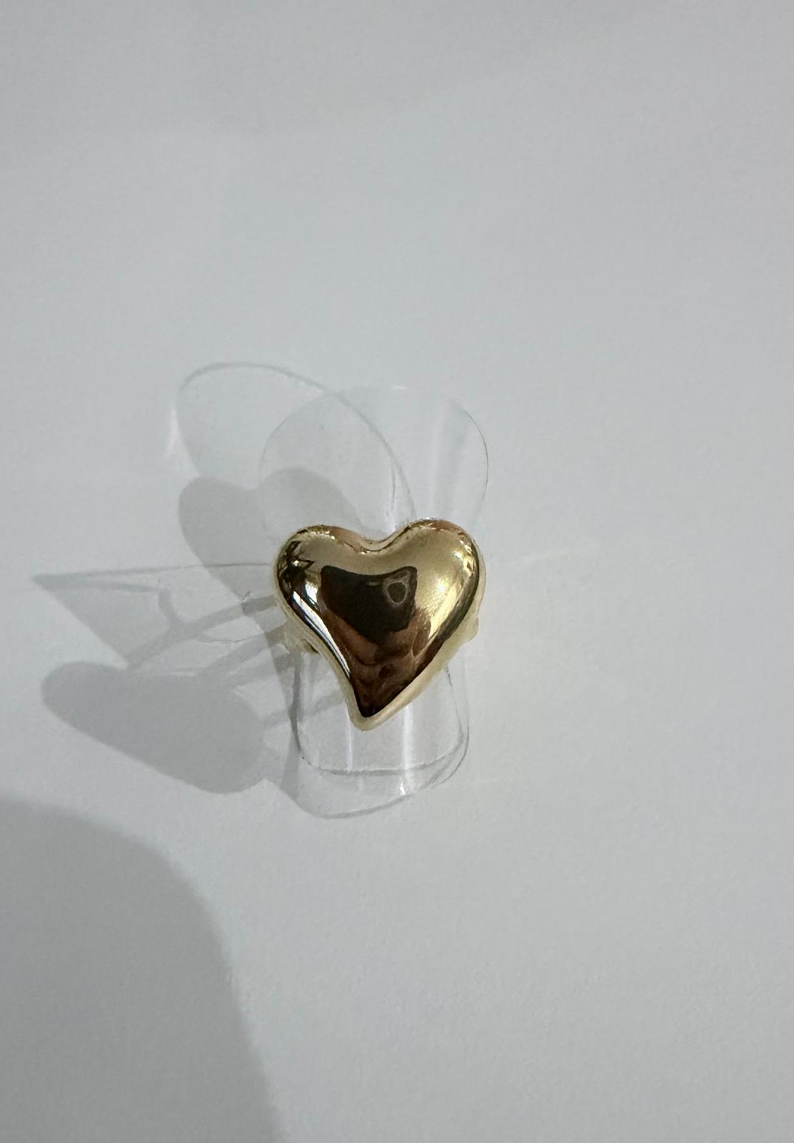 Anillo de corazón dorado