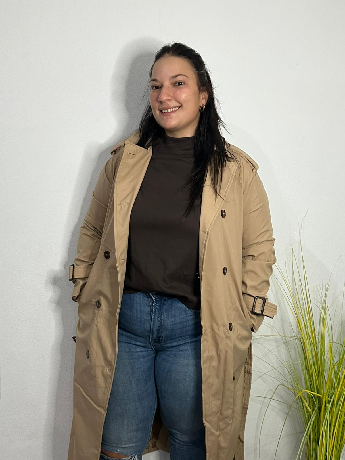 Gabardina camel clásica