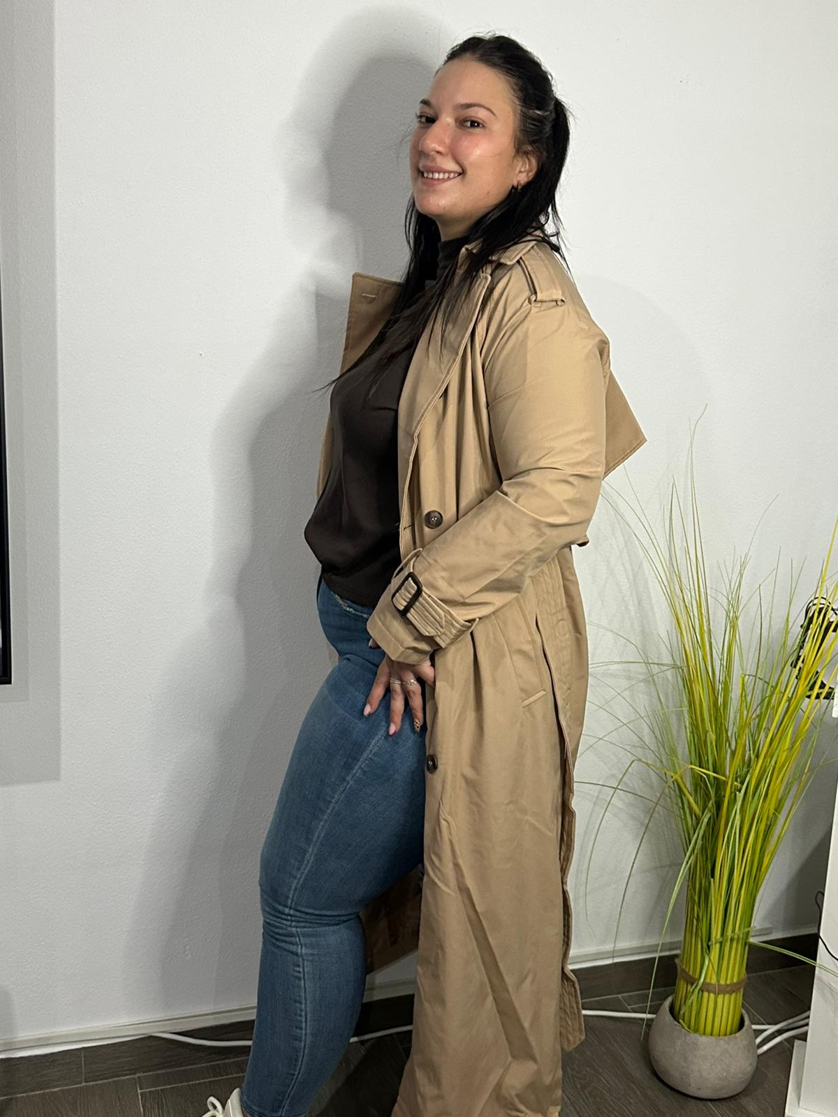 Gabardina camel clásica