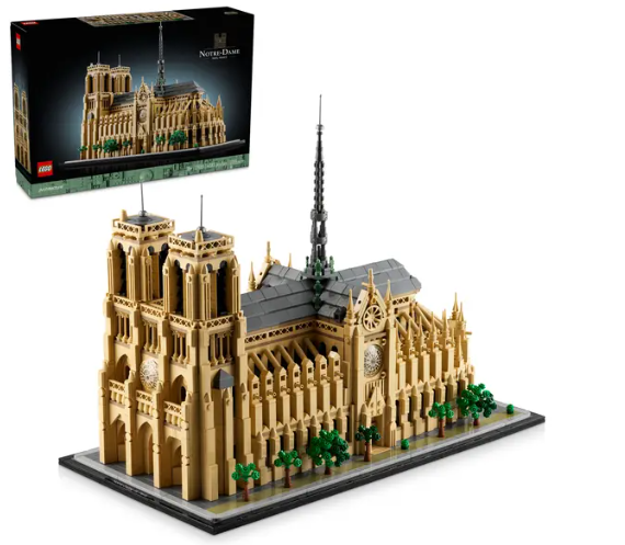 FINISHED PRODUCT - LEGO Architecture Notre-Dame de Paris Set