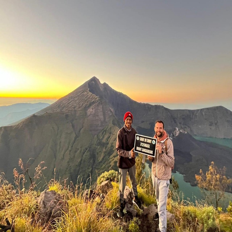 Rinjani Hiking 3Hari 2Malam Summit