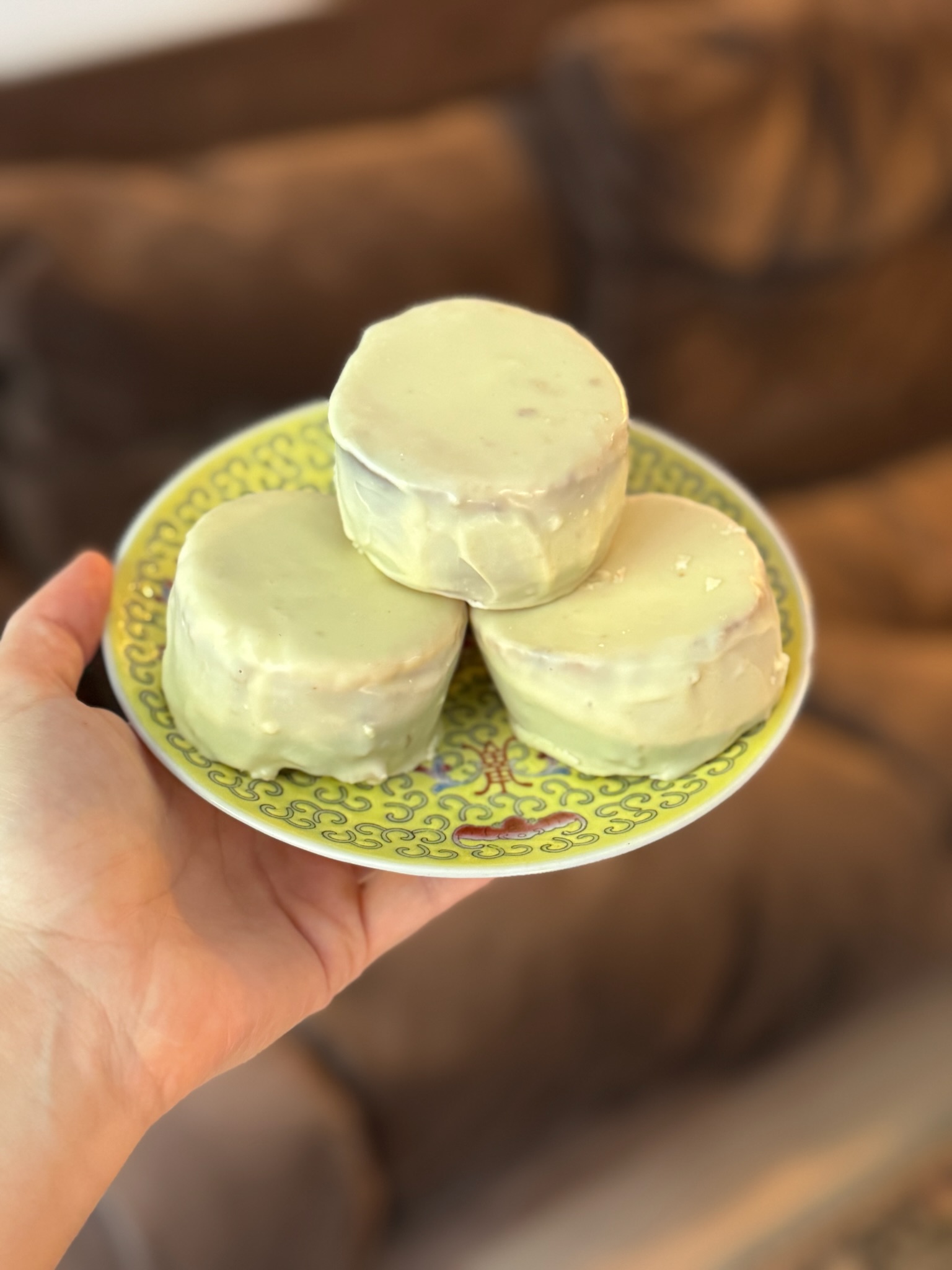 Alfajor de nuez y chocolate blanco