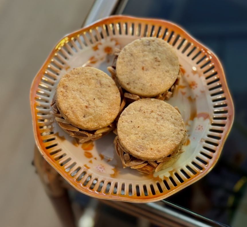 Alfajor de almendras y dulce de leche