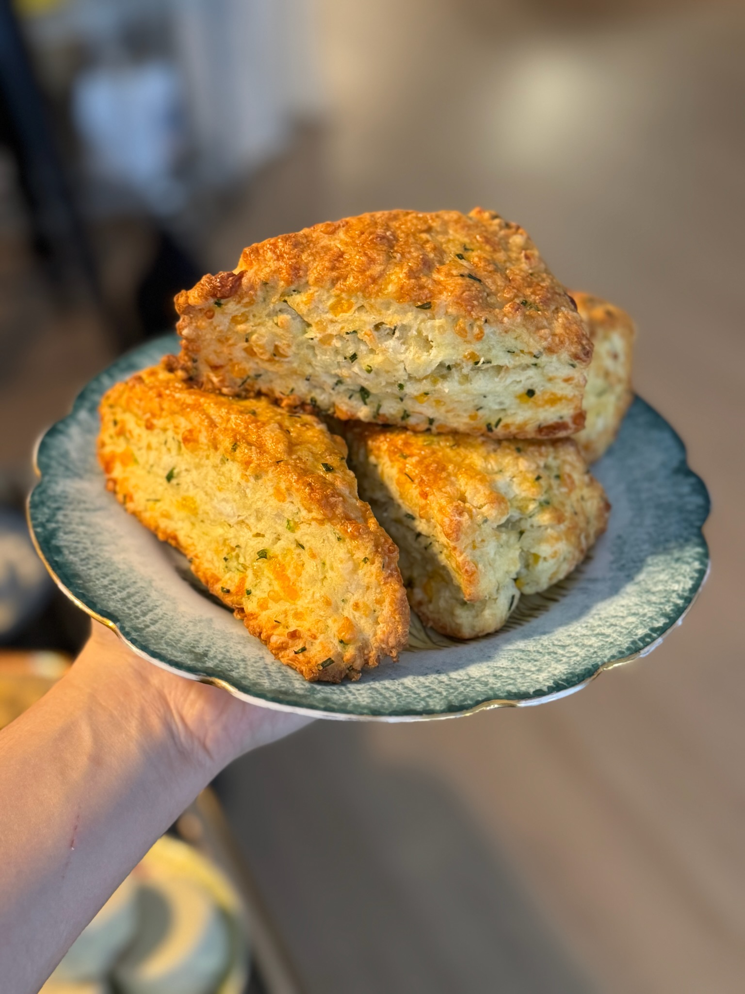 Scon de queso y cebollino