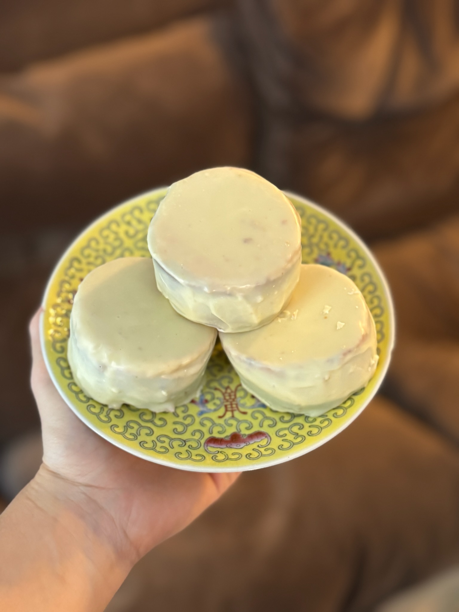 Alfajor de nuez y chocolate blanco