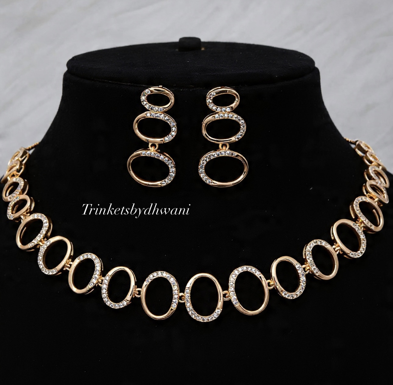 Elegant Oval Crystal Necklace Set