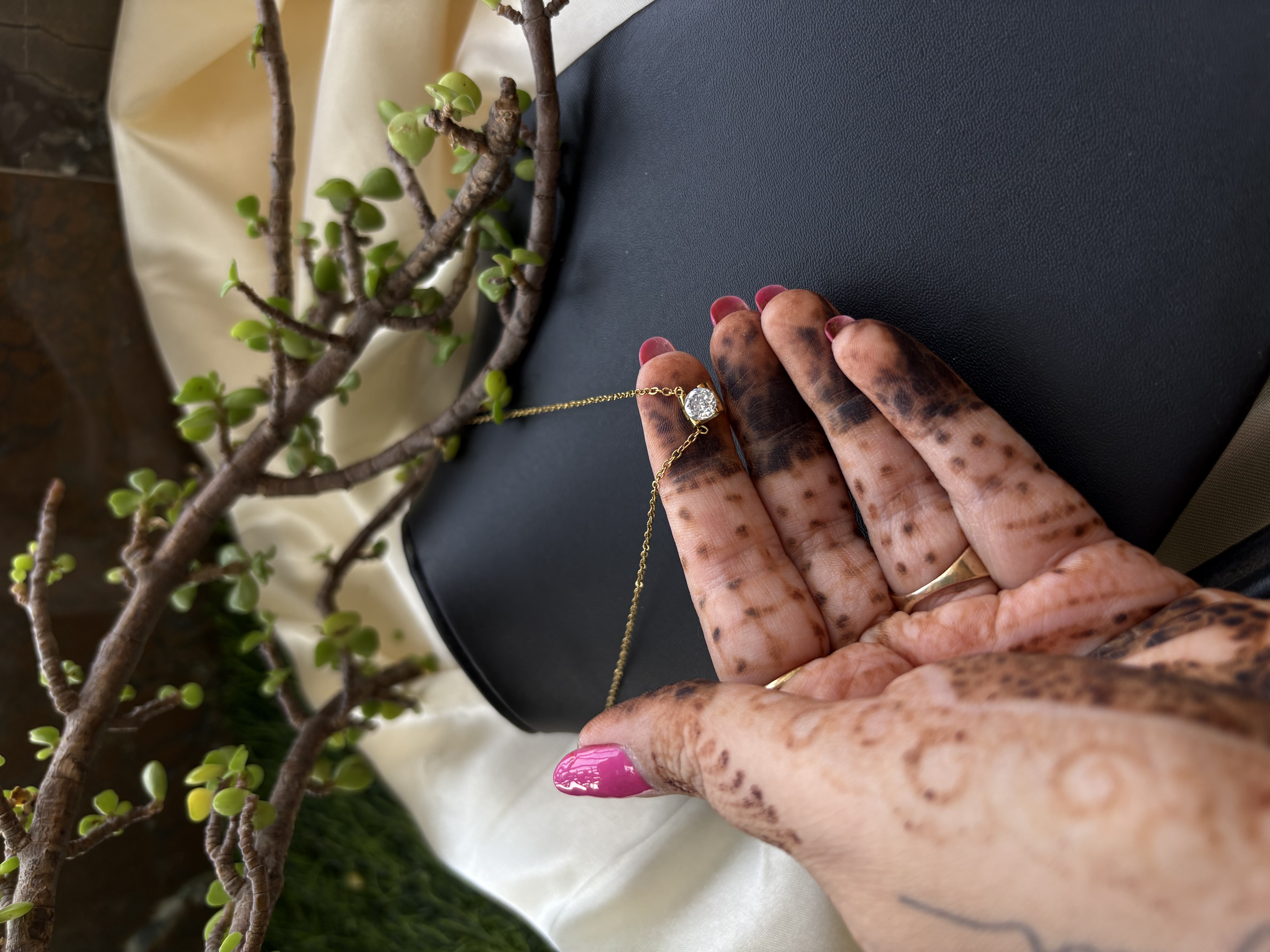 Elegant Solitaire Pendant Necklace