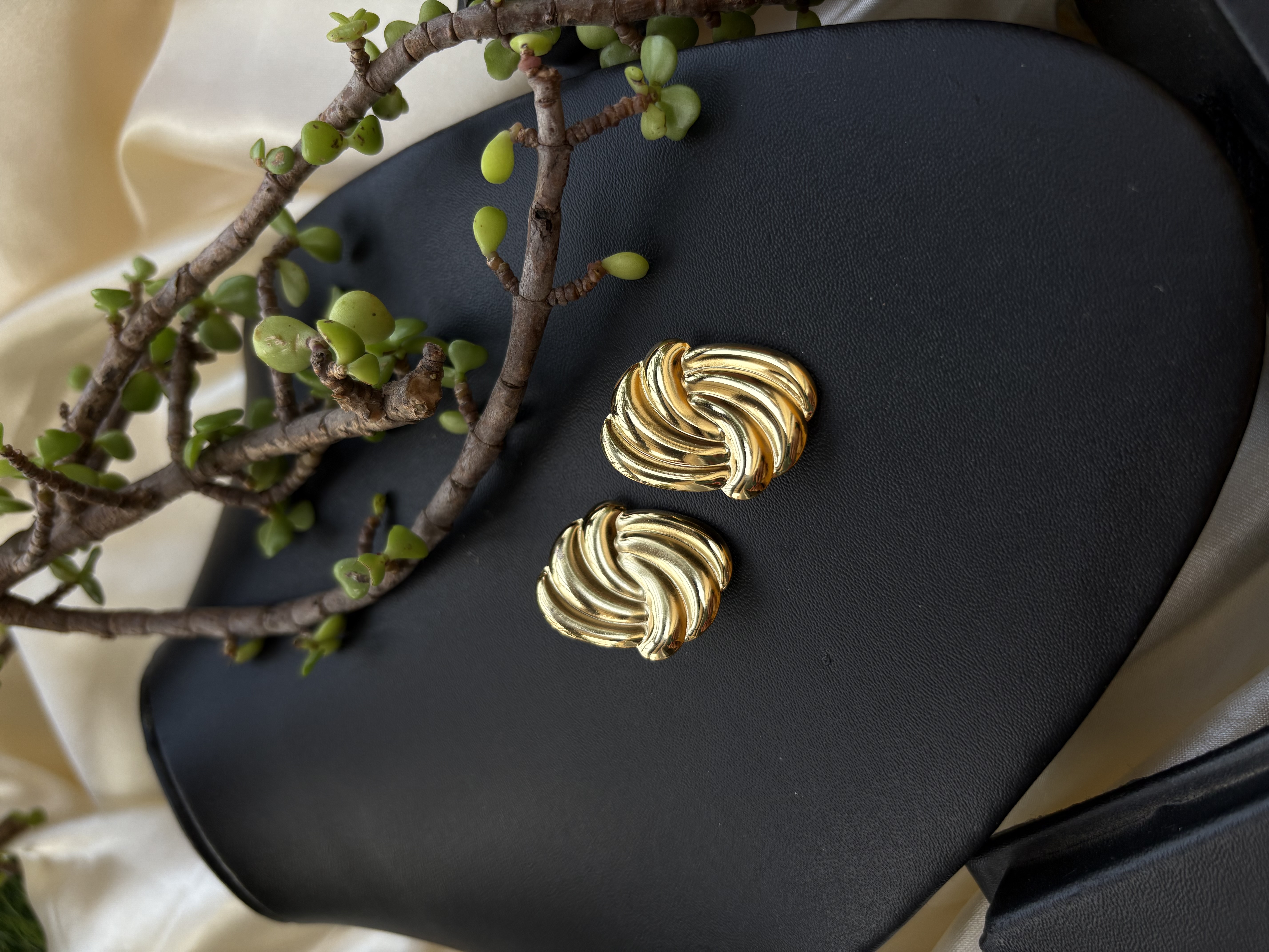 Elegant Gold Swirl Earrings