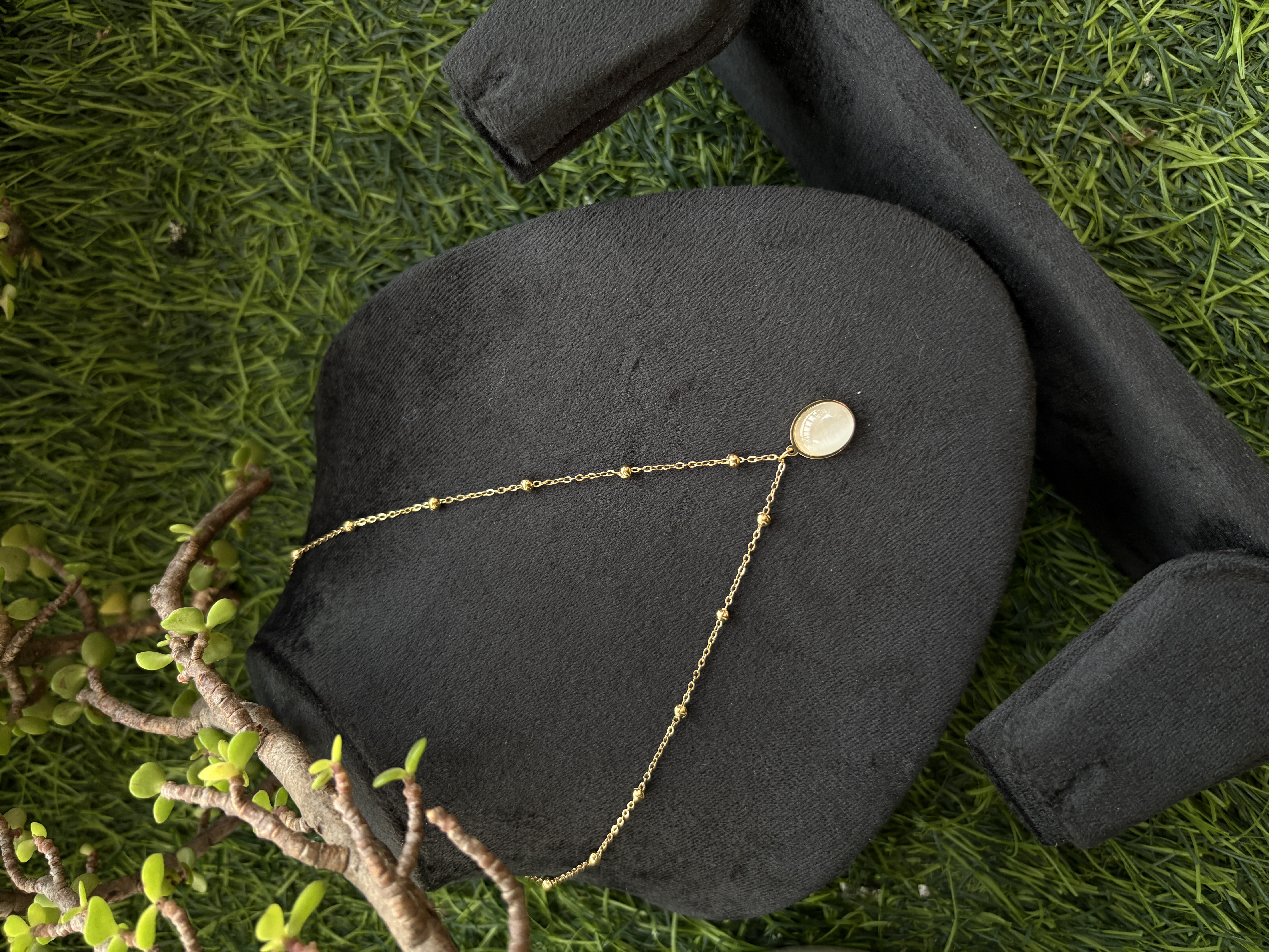 Elegant Gold Chain Neckpiece 