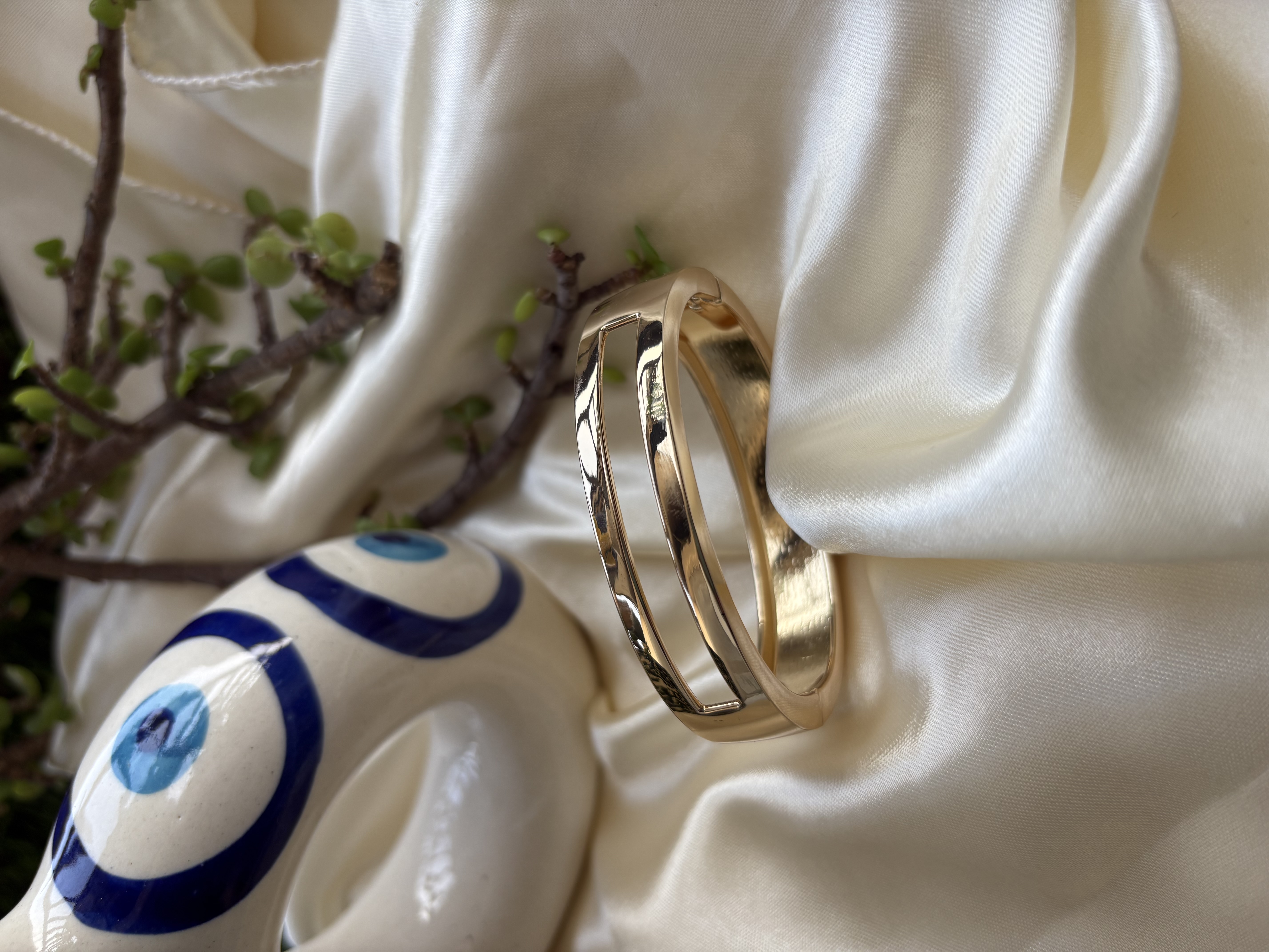 Elegant Gold Bracelet