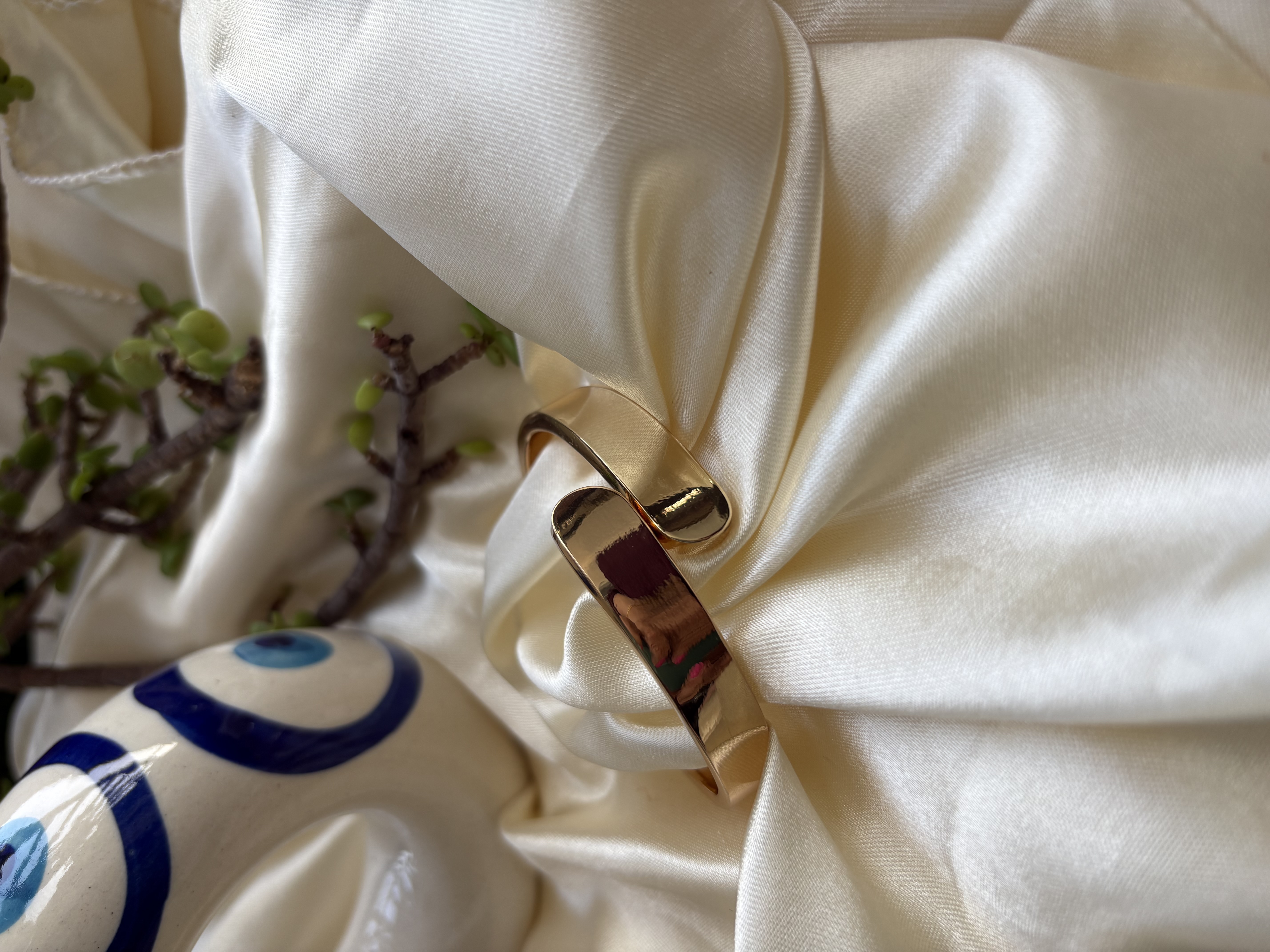 Gold Statement Openable Bracelet