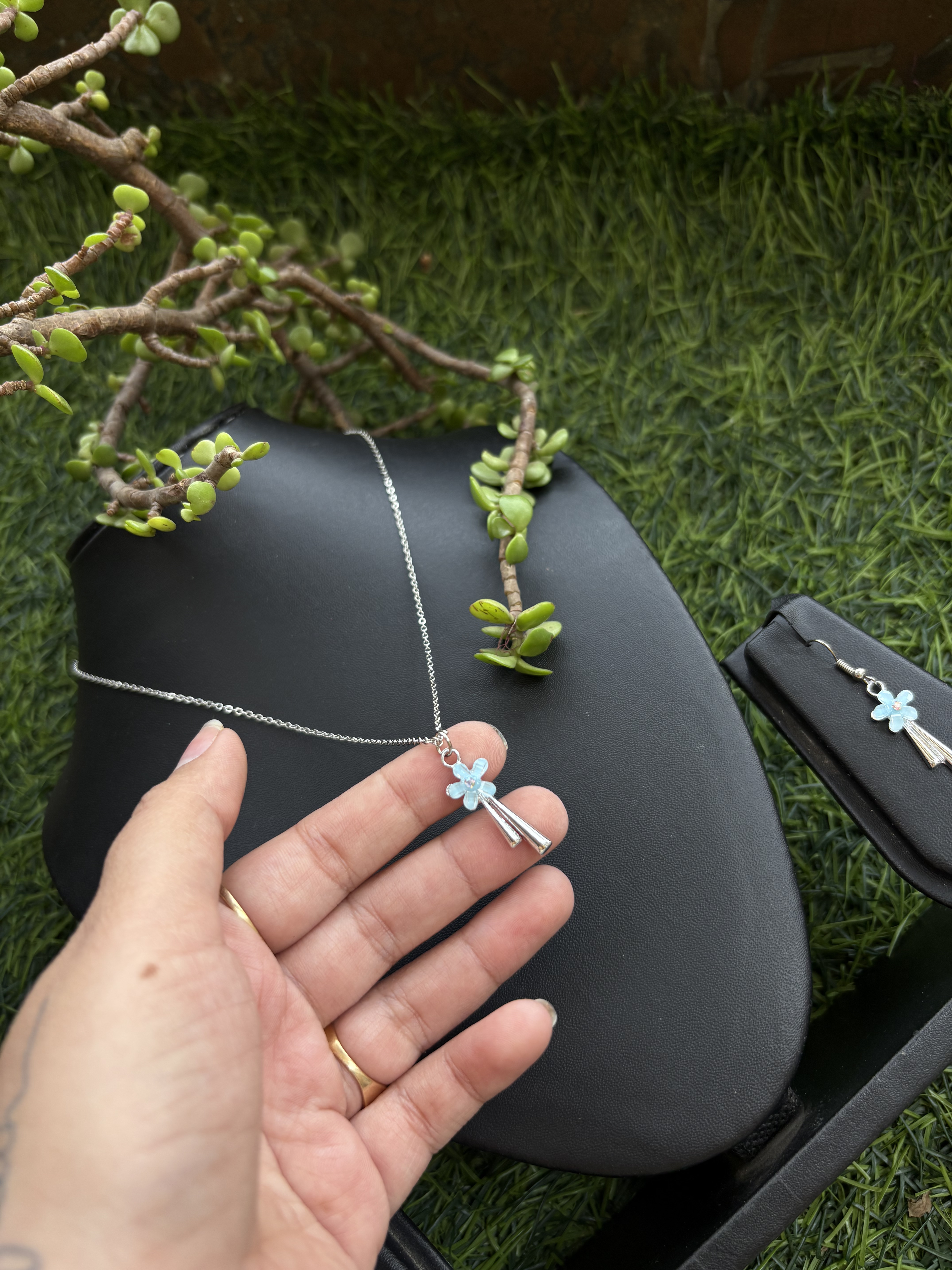Blue Flower Neckpiece with Earrings