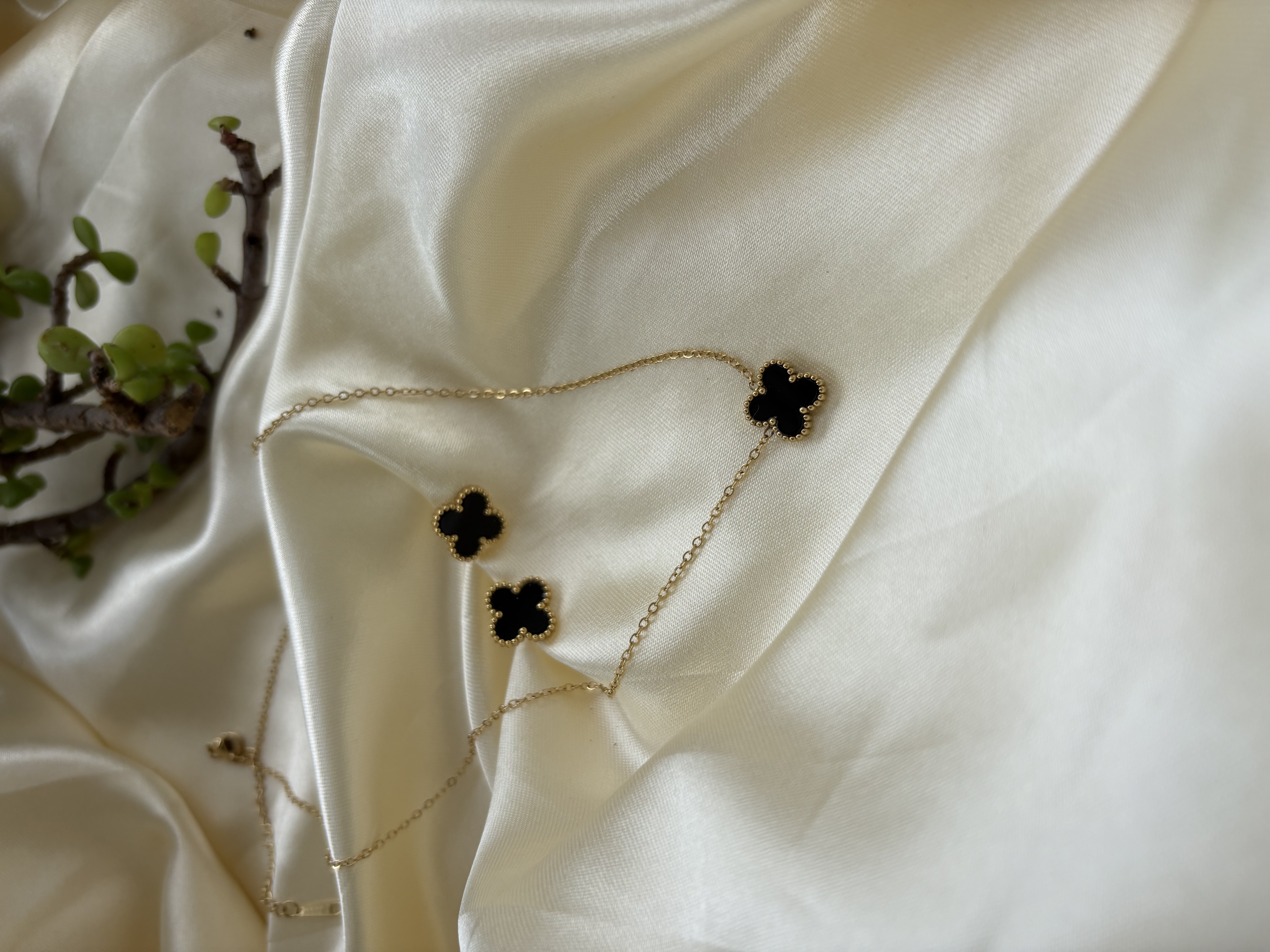 Black Clover Pendant Necklace with studs