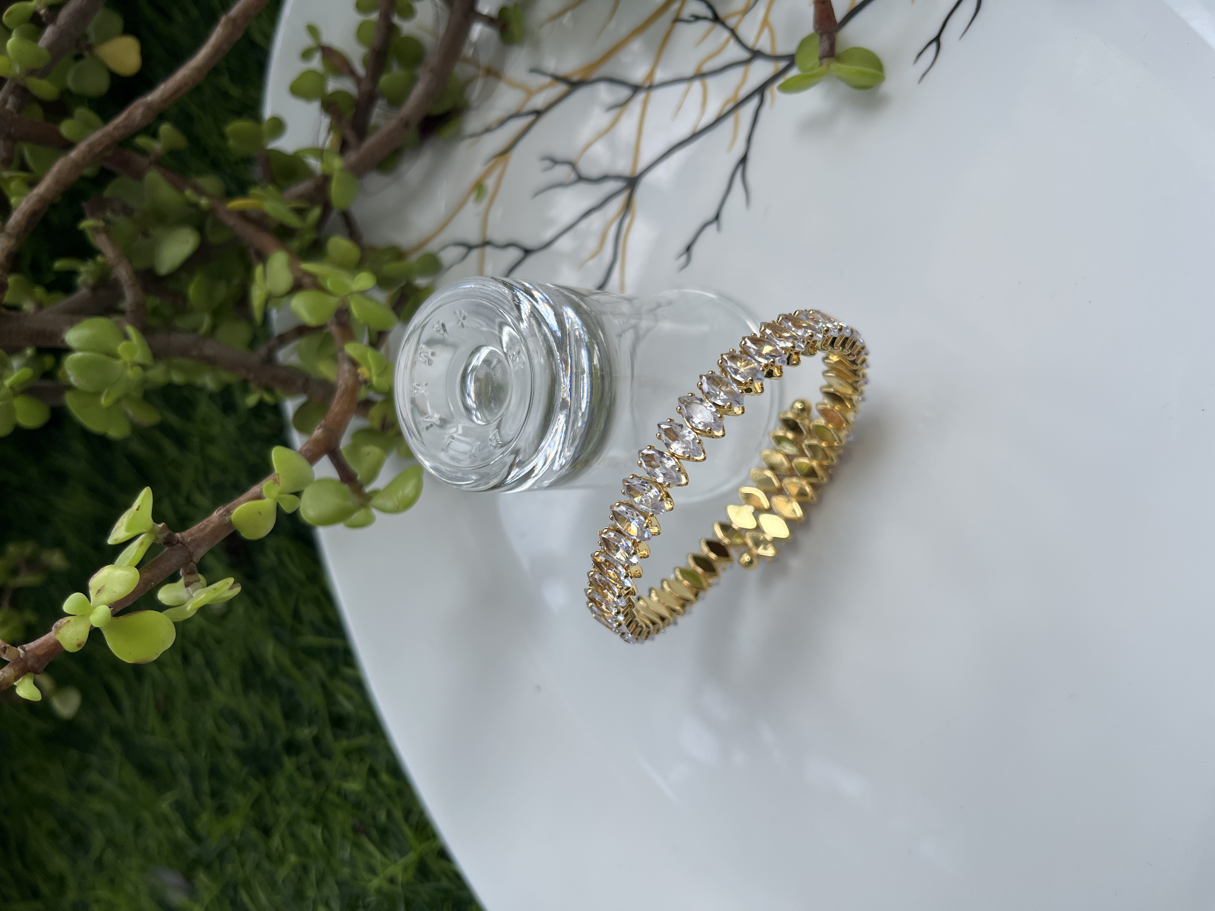 Elegant Gold Crystal Bracelet