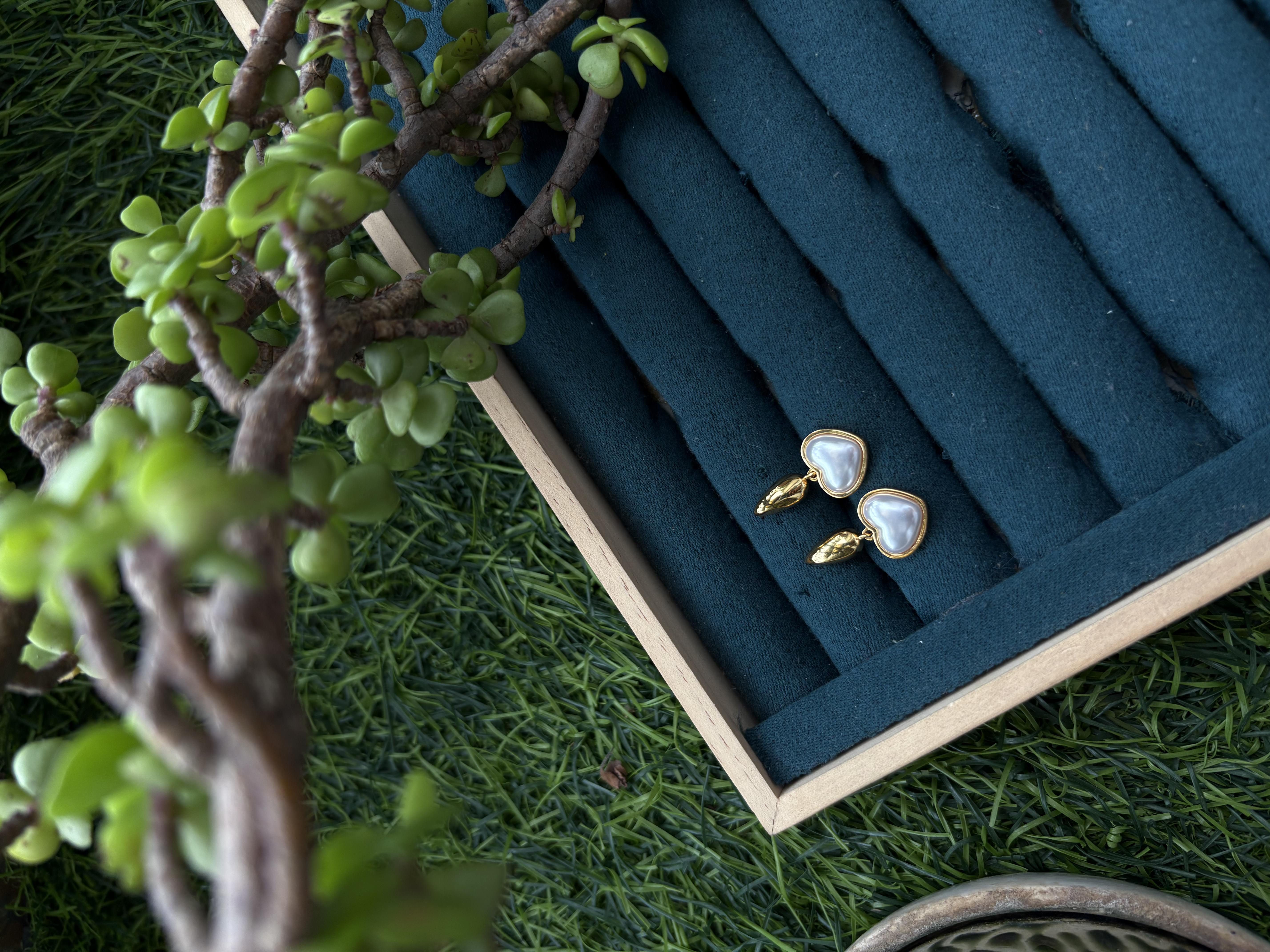 Heart-shaped pearl earrings