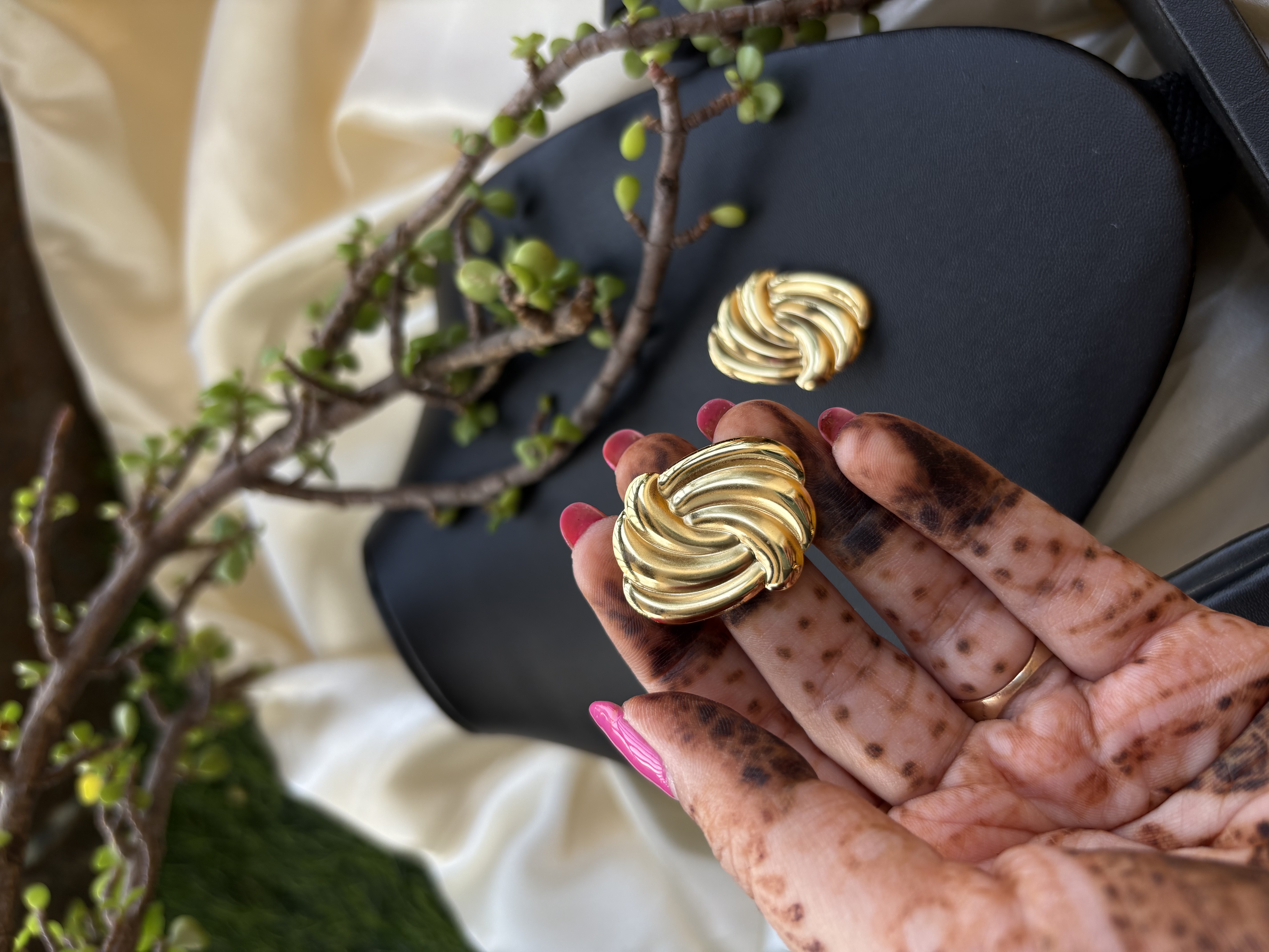 Elegant Gold Swirl Earrings