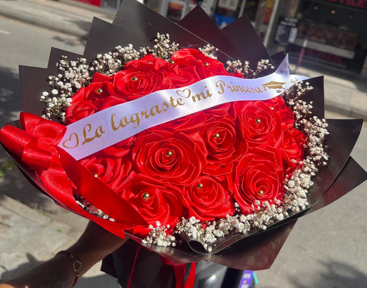 Ramo de rosas rojas