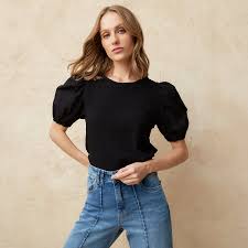 Blusa negra de manga corta