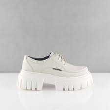 Zapato de plataforma blanca