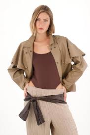 Chaqueta beige de moda