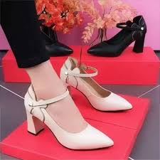 Zapatos de tacón elegantes