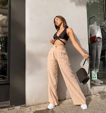 Pantalón beige de pierna ancha