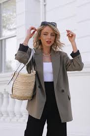 Bolso de mimbre elegante