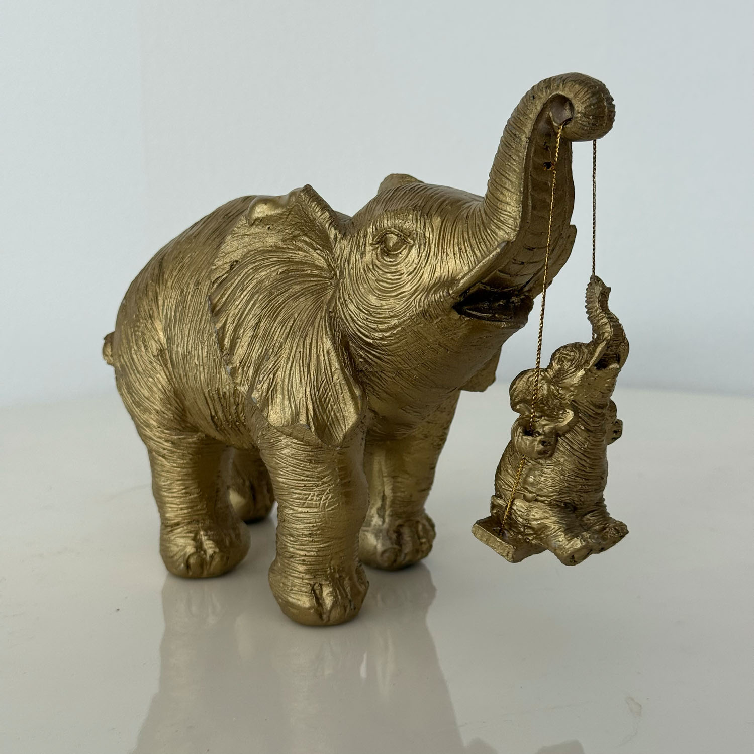 Elefante Dorado Con Bebe