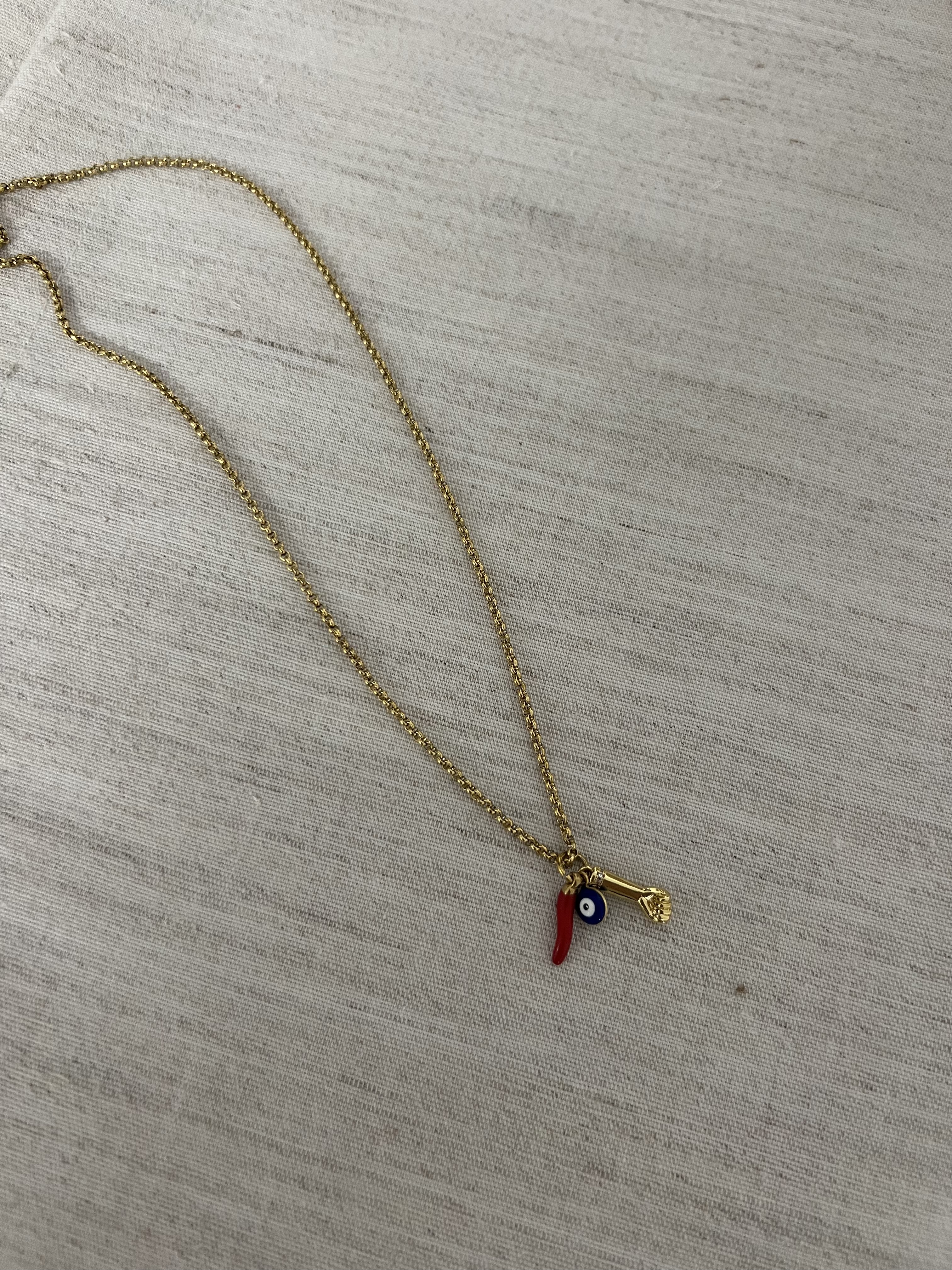 Colar com vários pingentes