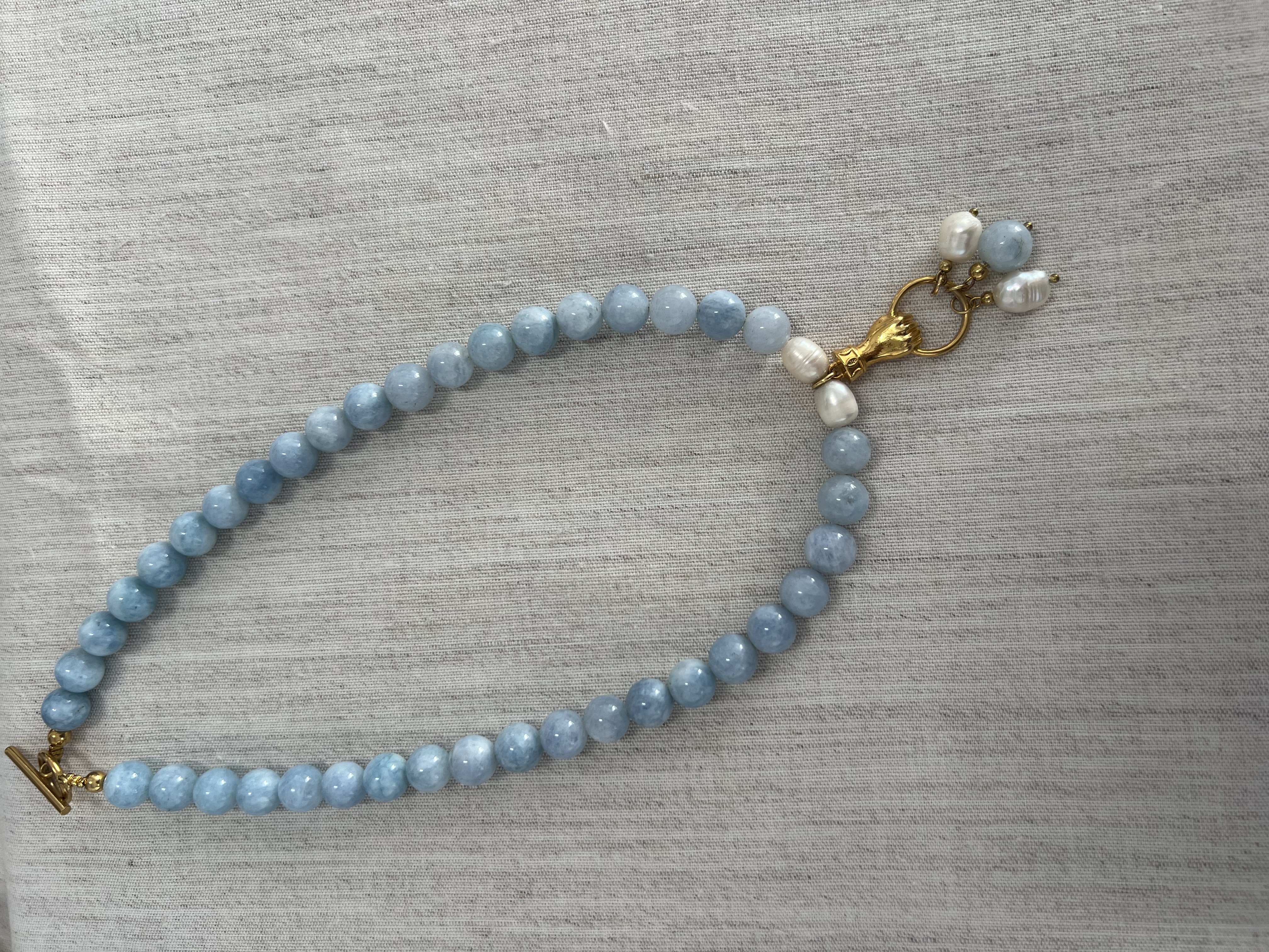 Colar em pedras naturais azuis 