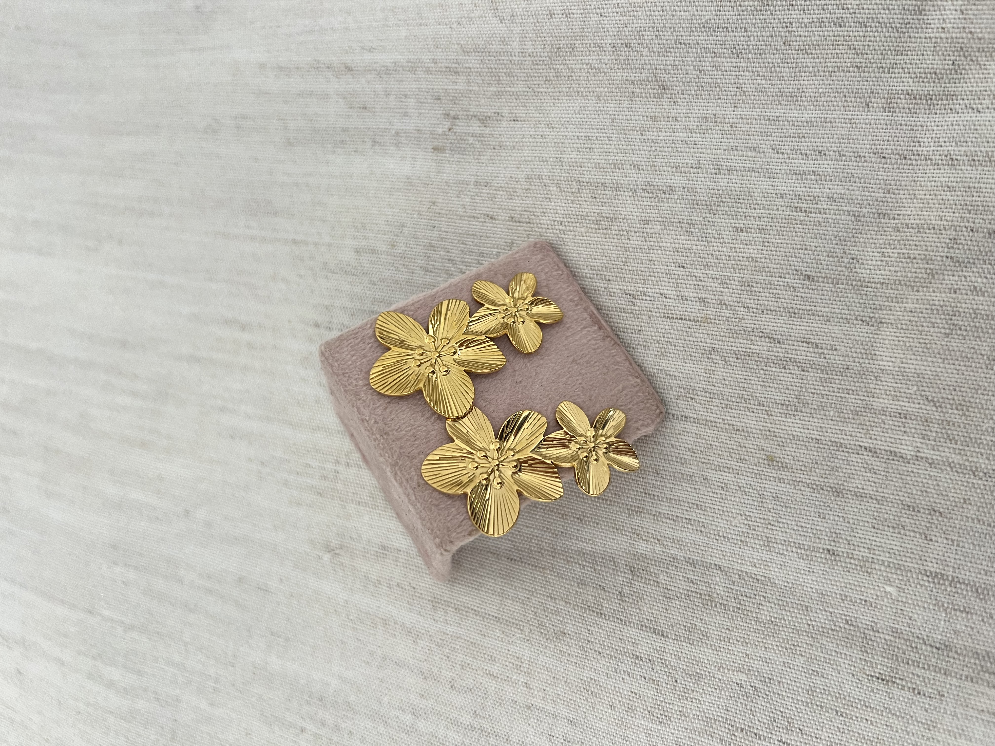 Brincos Flor Dourada