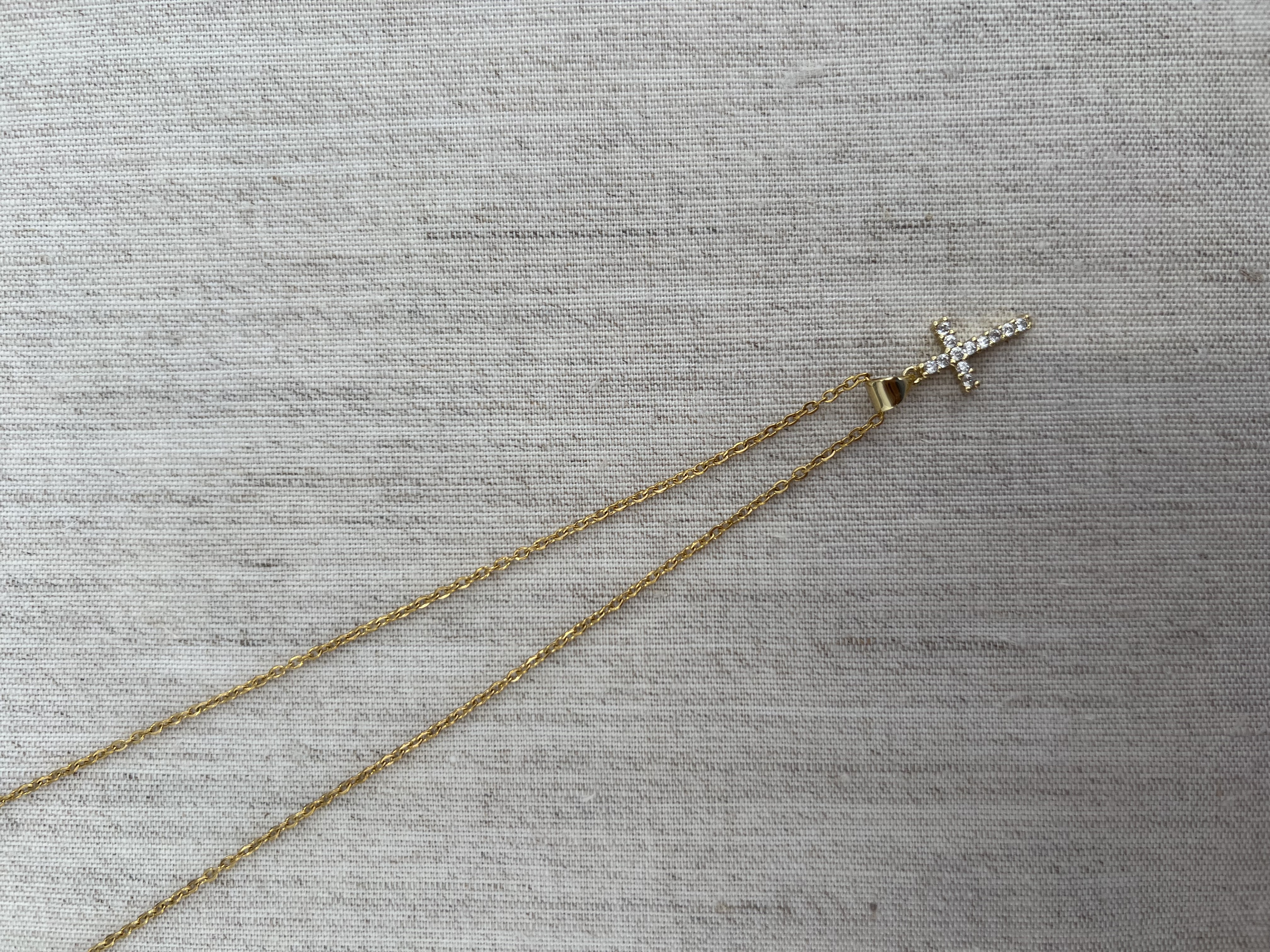 Colar com cruz pequena