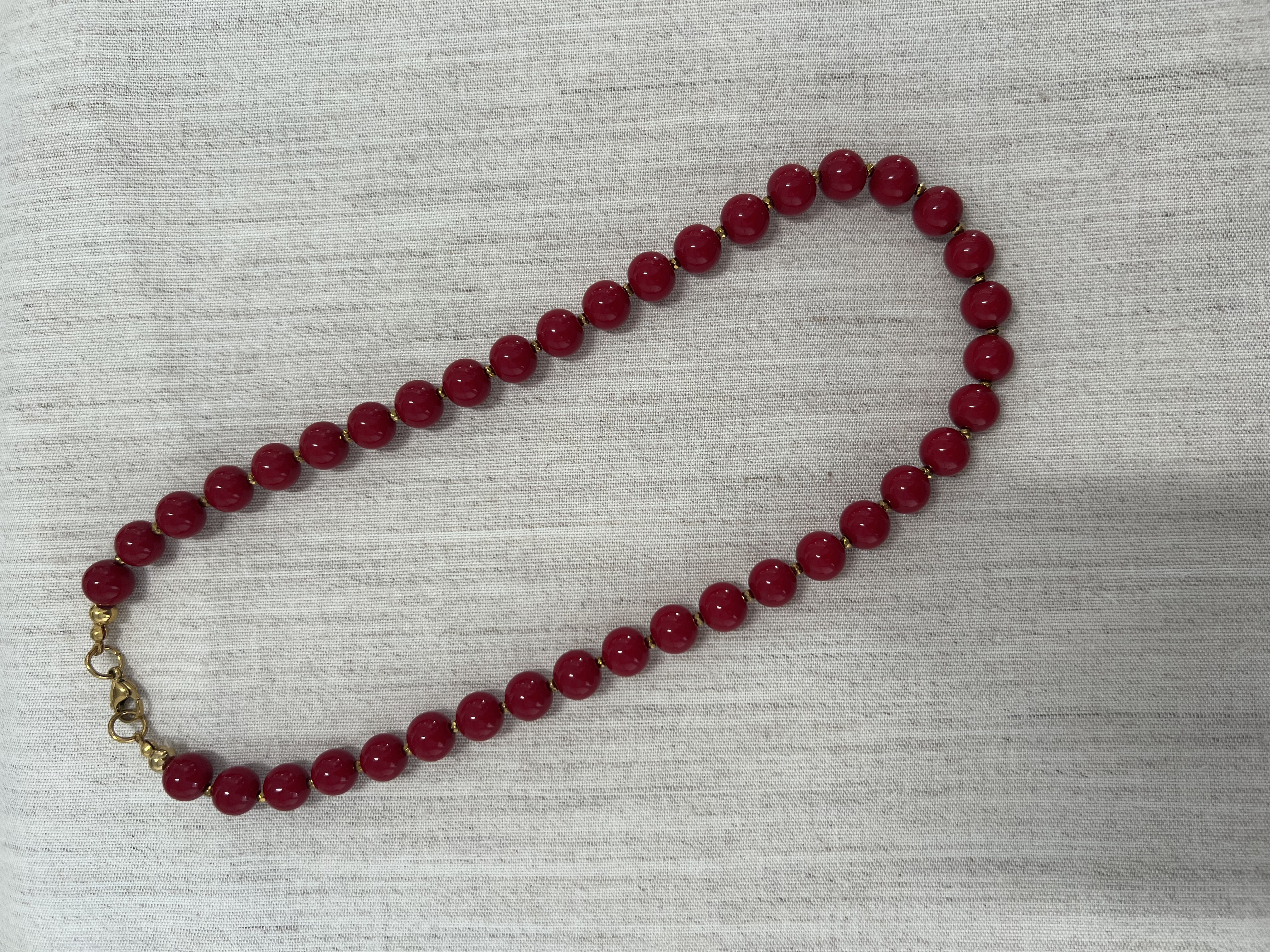 Colar de pedras naturais vermelhas