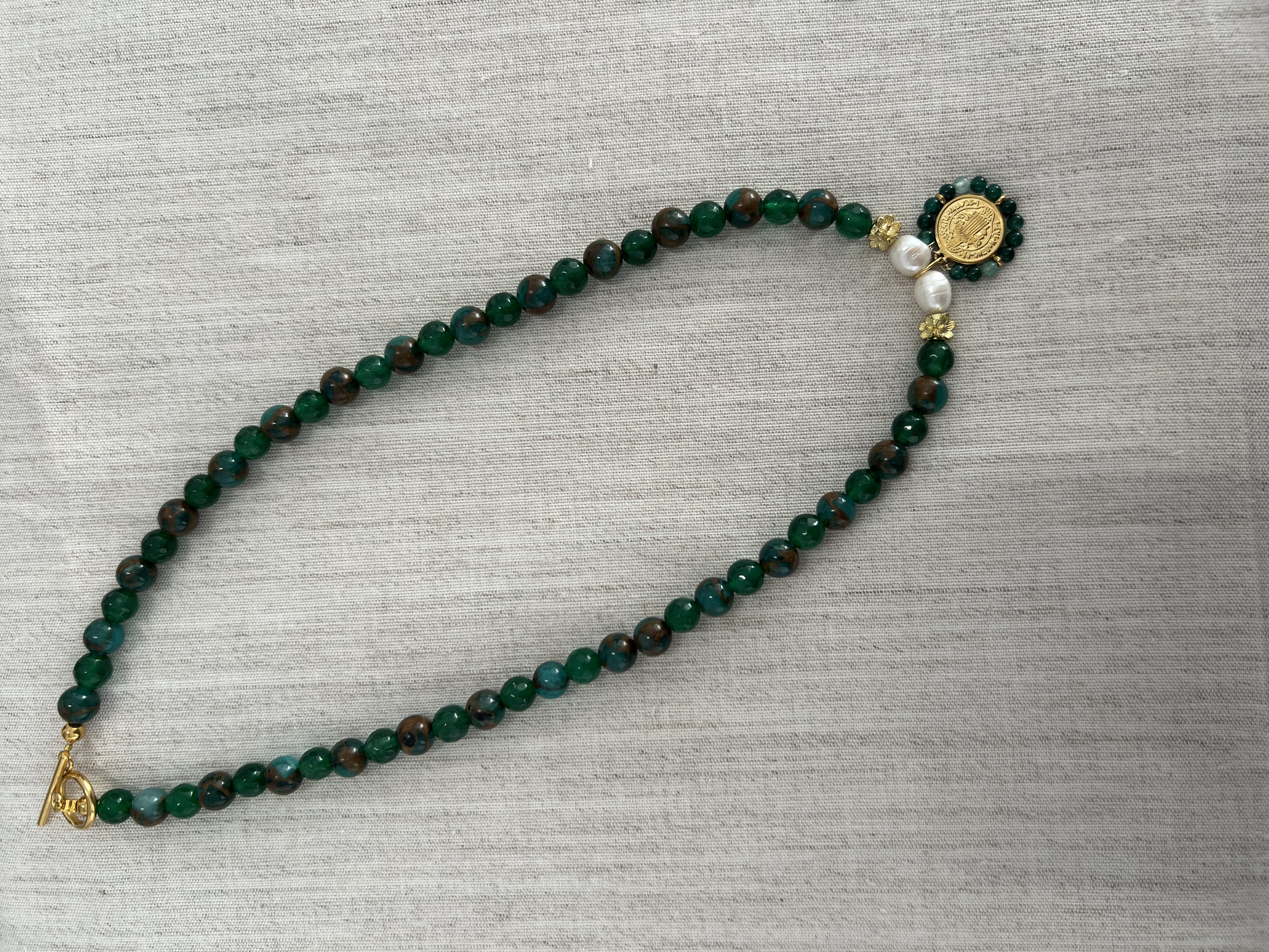 Colar de pedras naturais - São Bento 