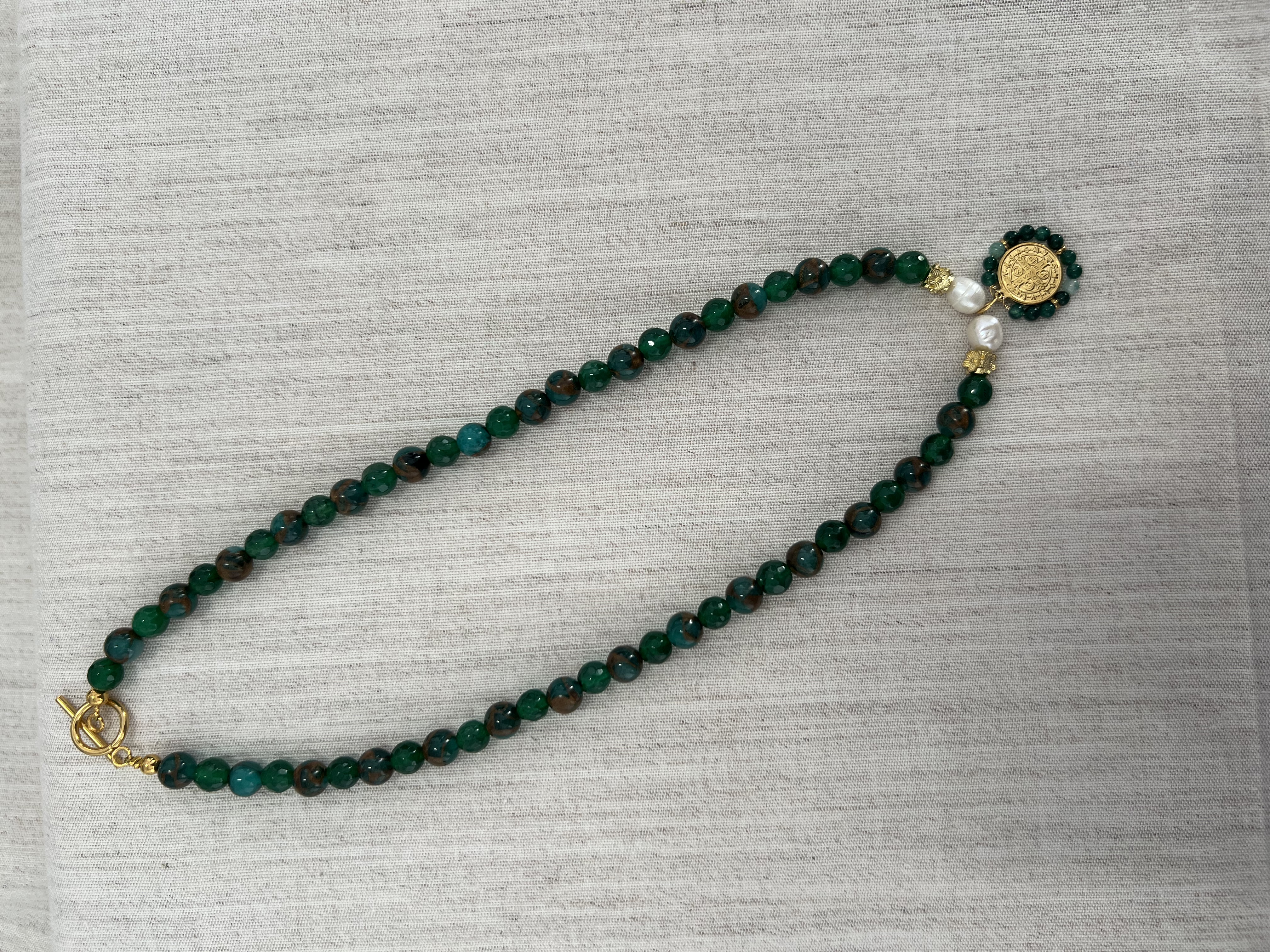 Colar de pedras naturais - São Bento 