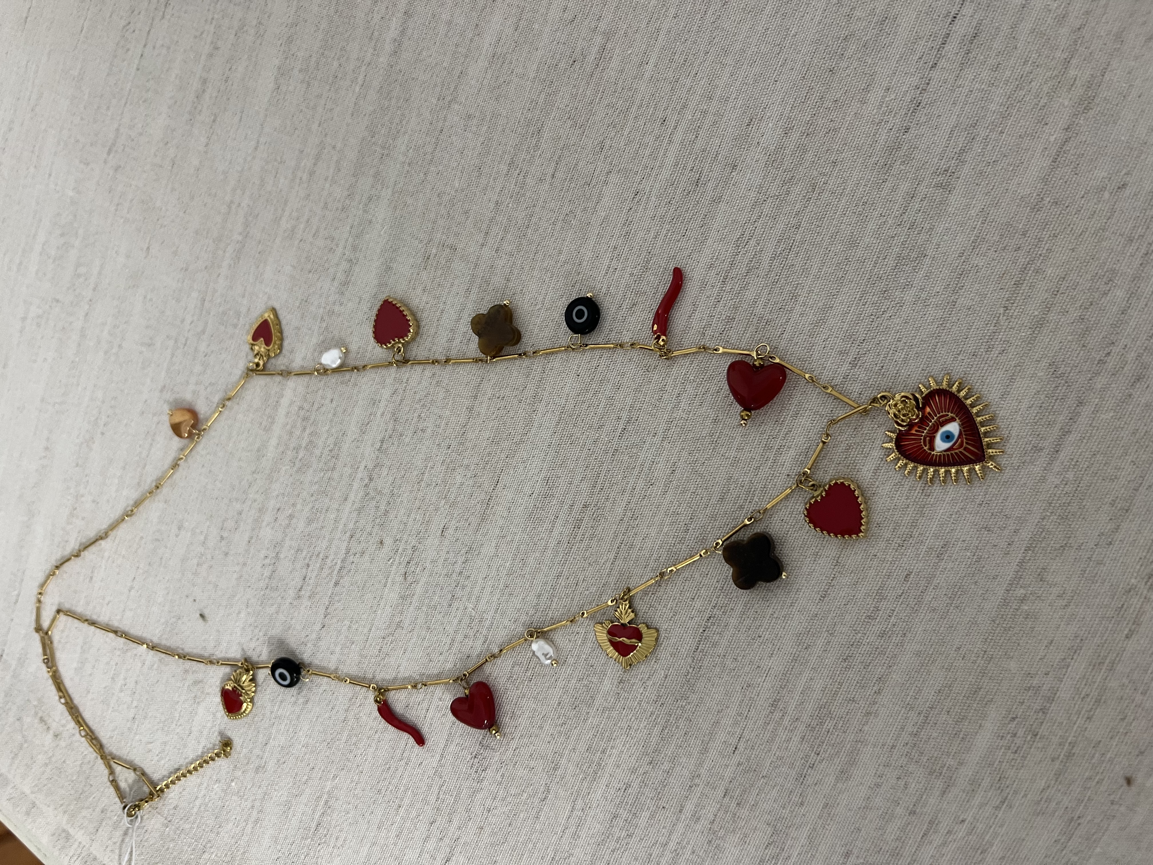 Colar com vários pingentes 