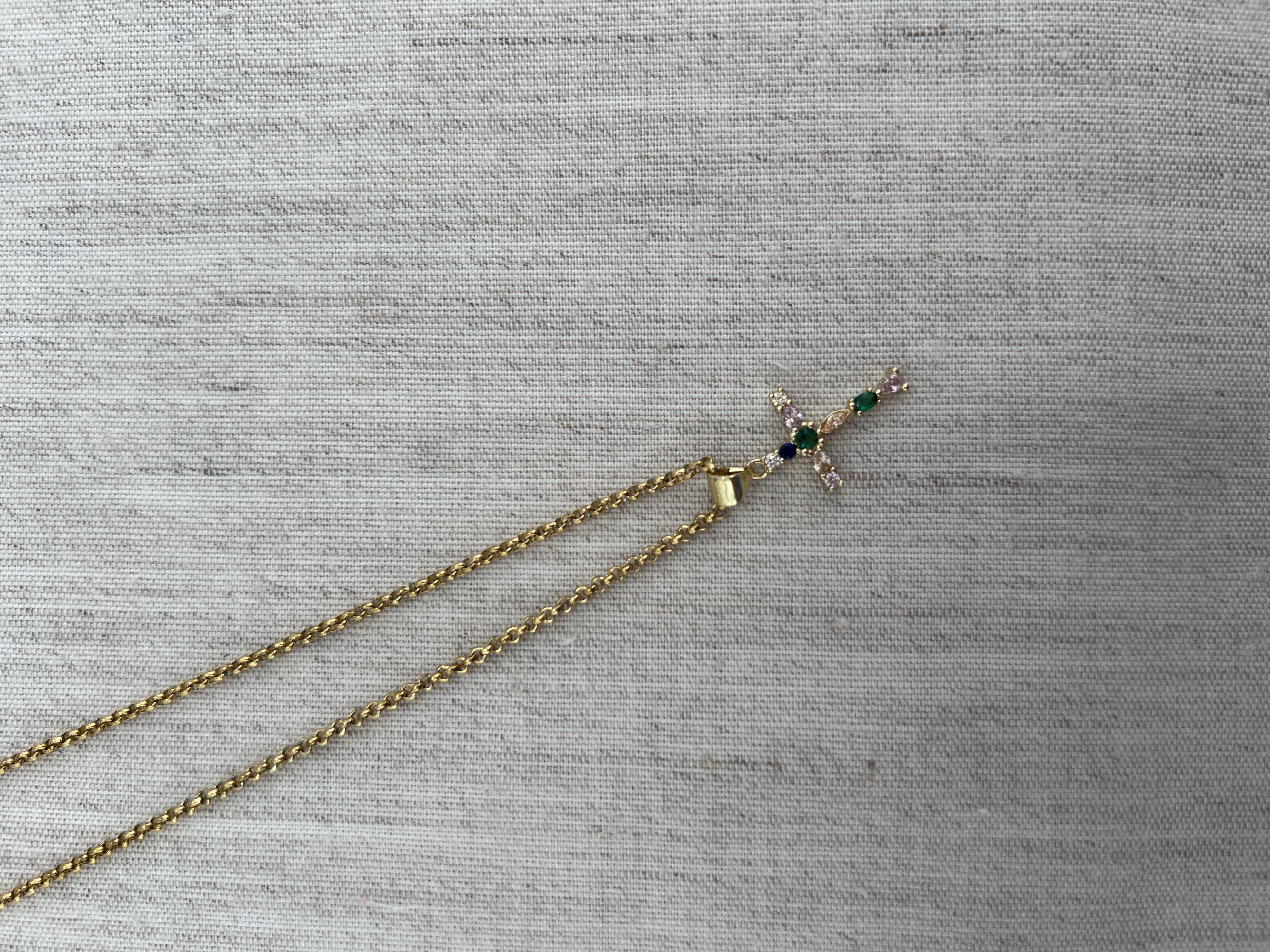 Colar com cruz média