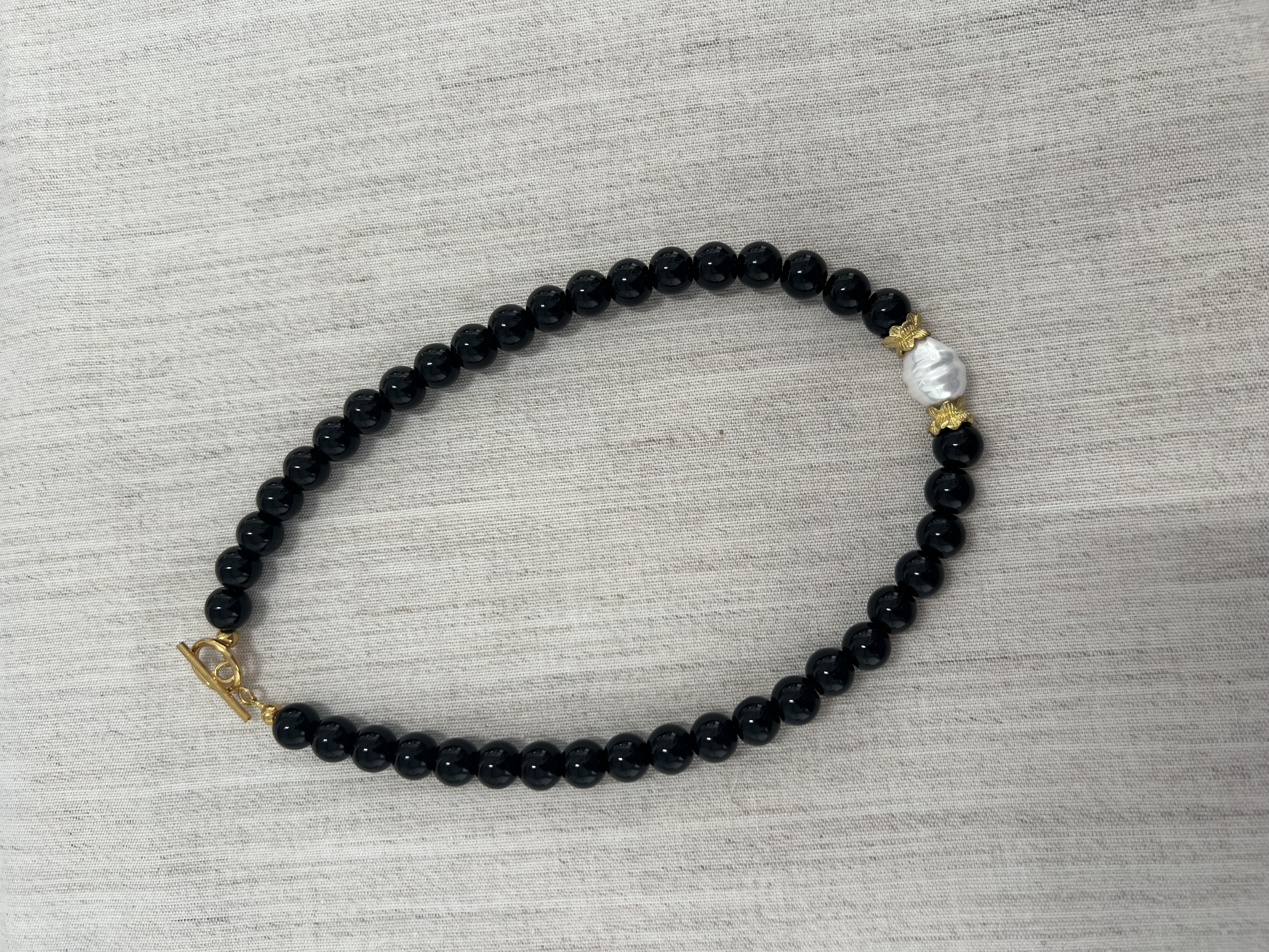 Colar de pedras naturais pretas