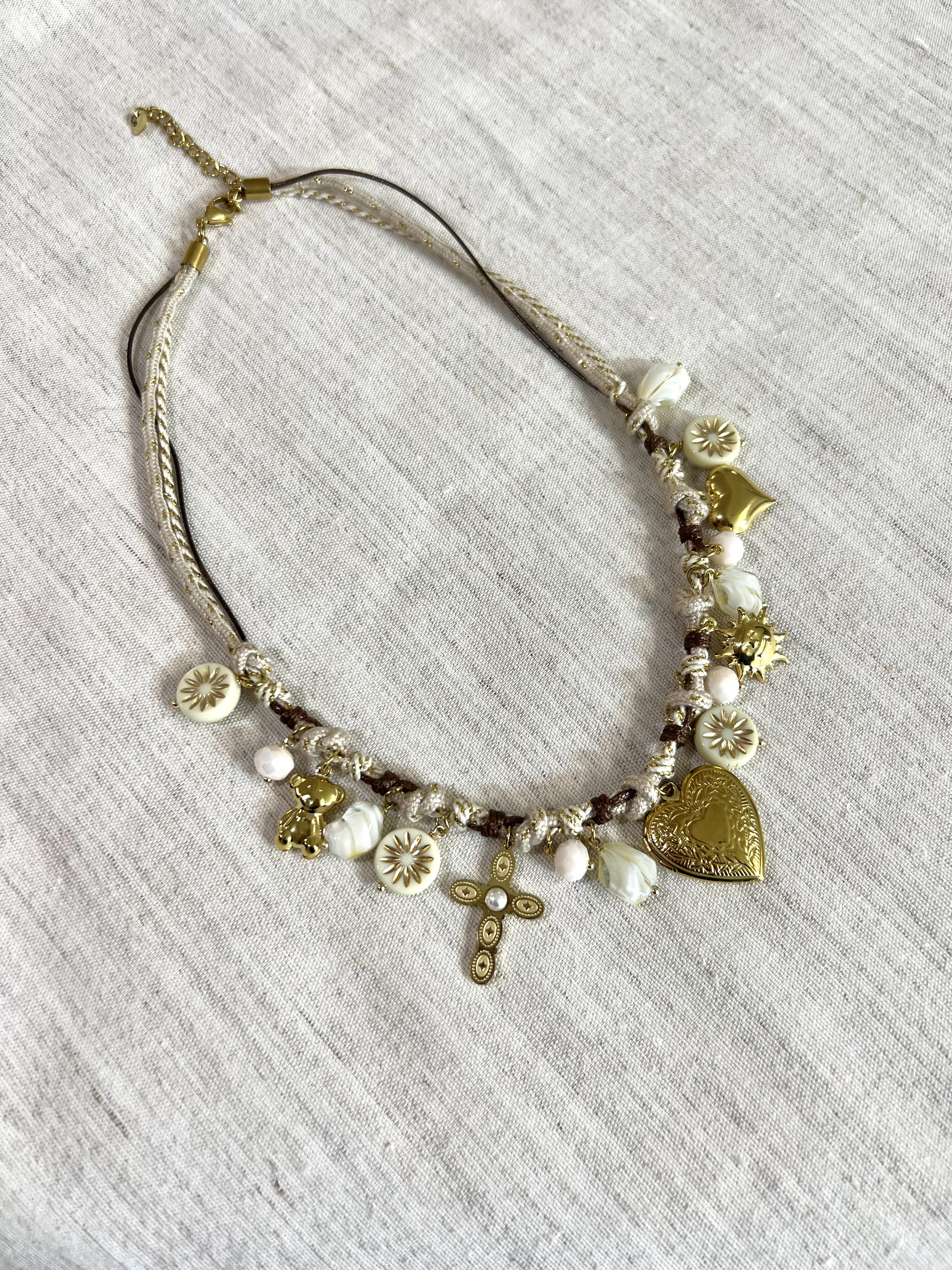 Colar com vários pendentes