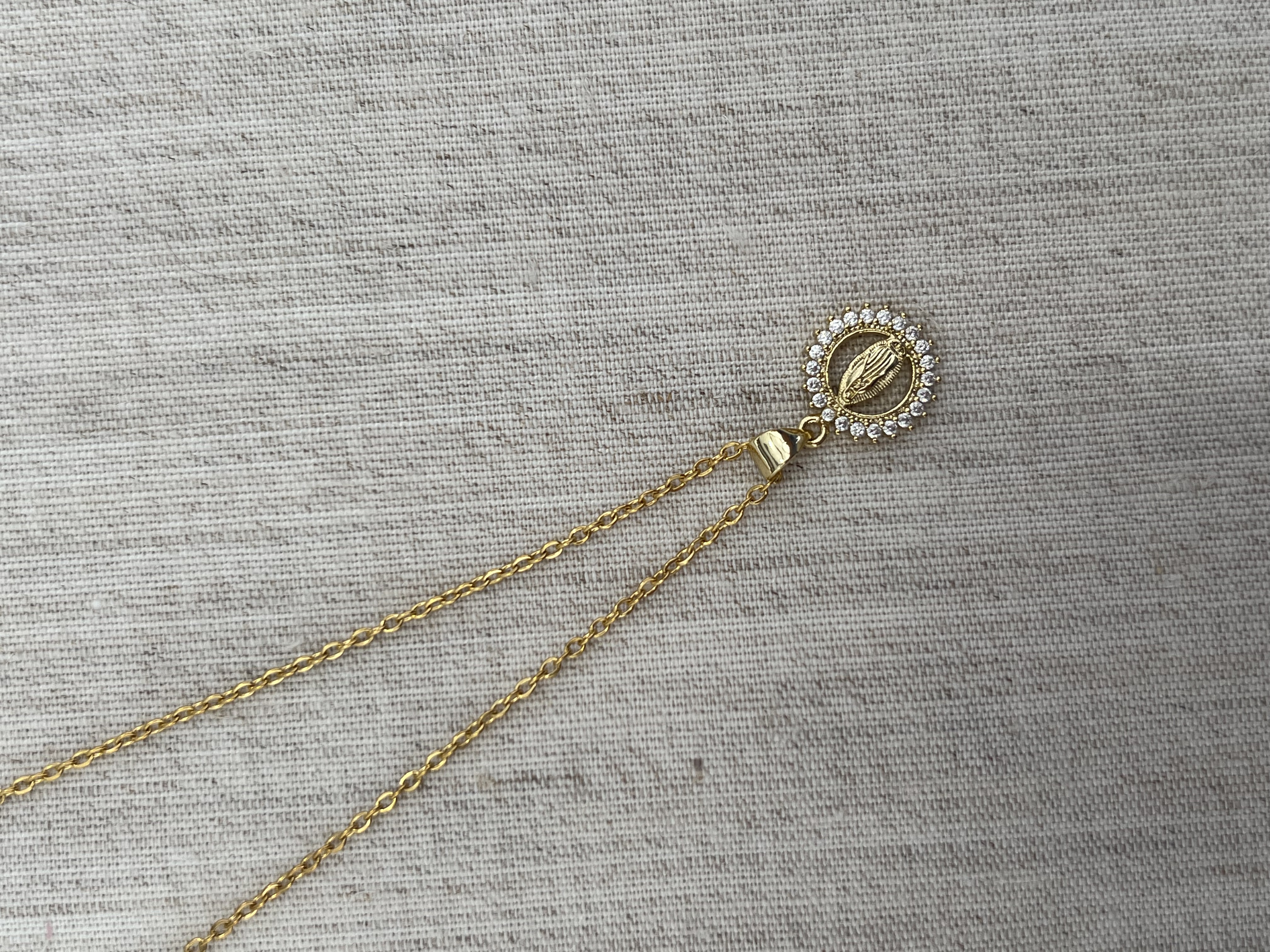 Colar com a virgem milagrosa 