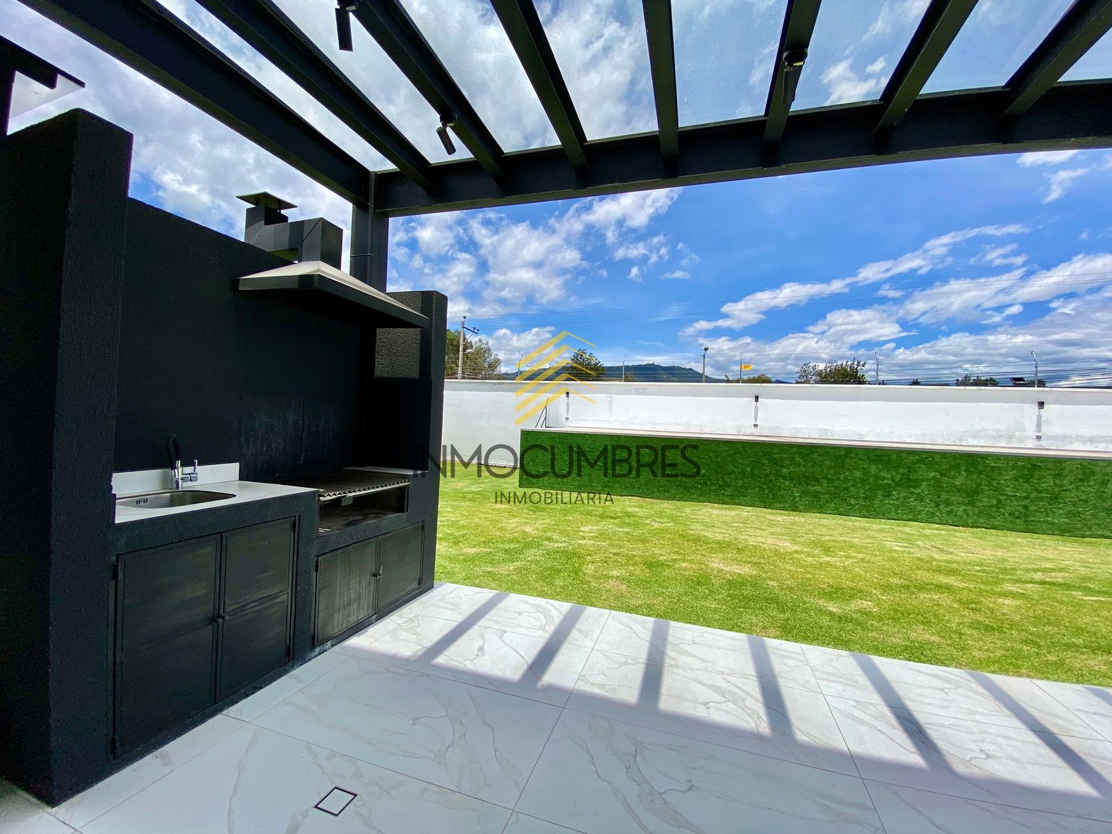 Casa en venta + 2 locales comerciales en venta, Cumbaya 