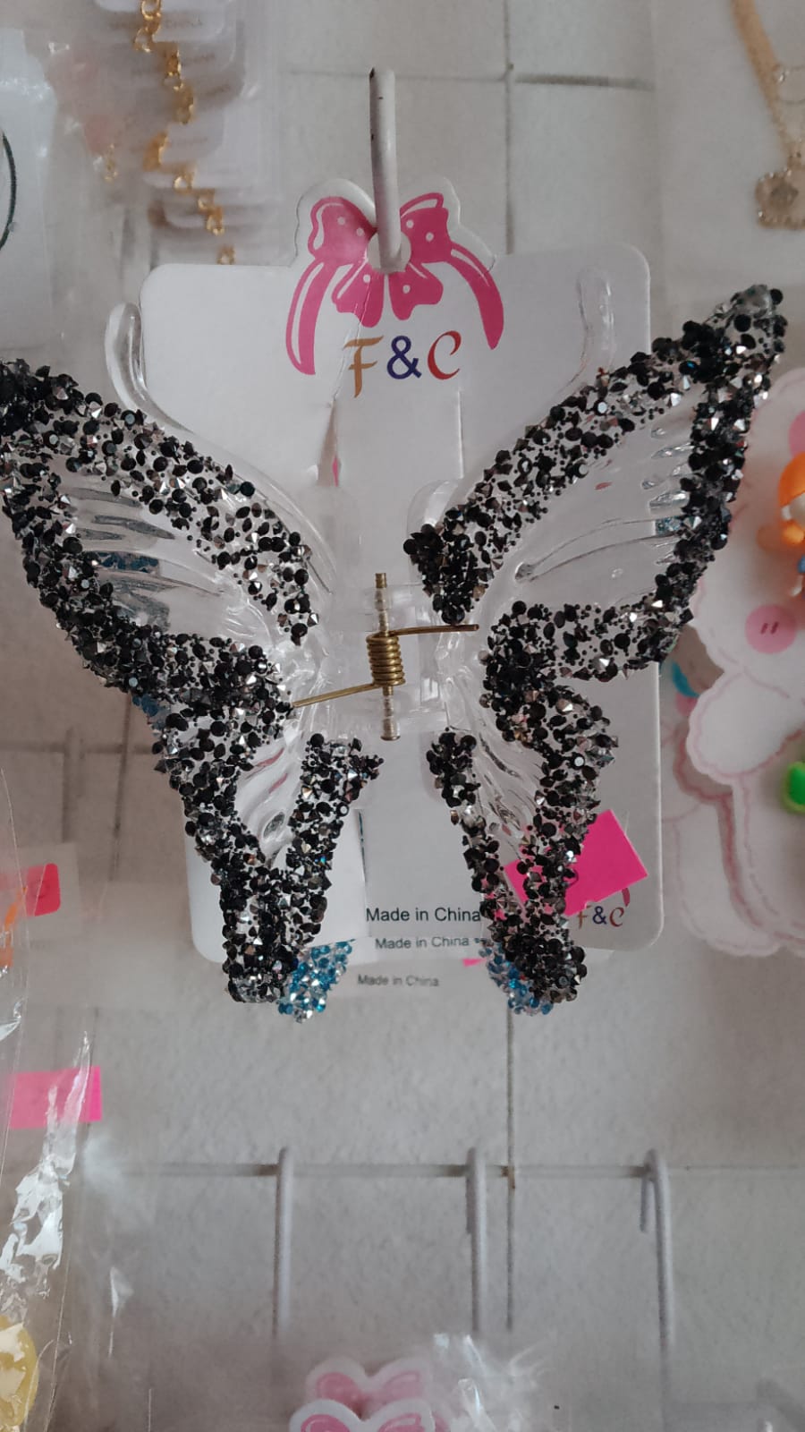 Broche de mariposa con brillo