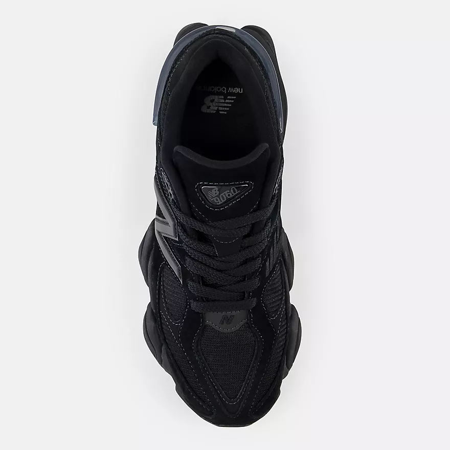 New Balance Black Sneaker